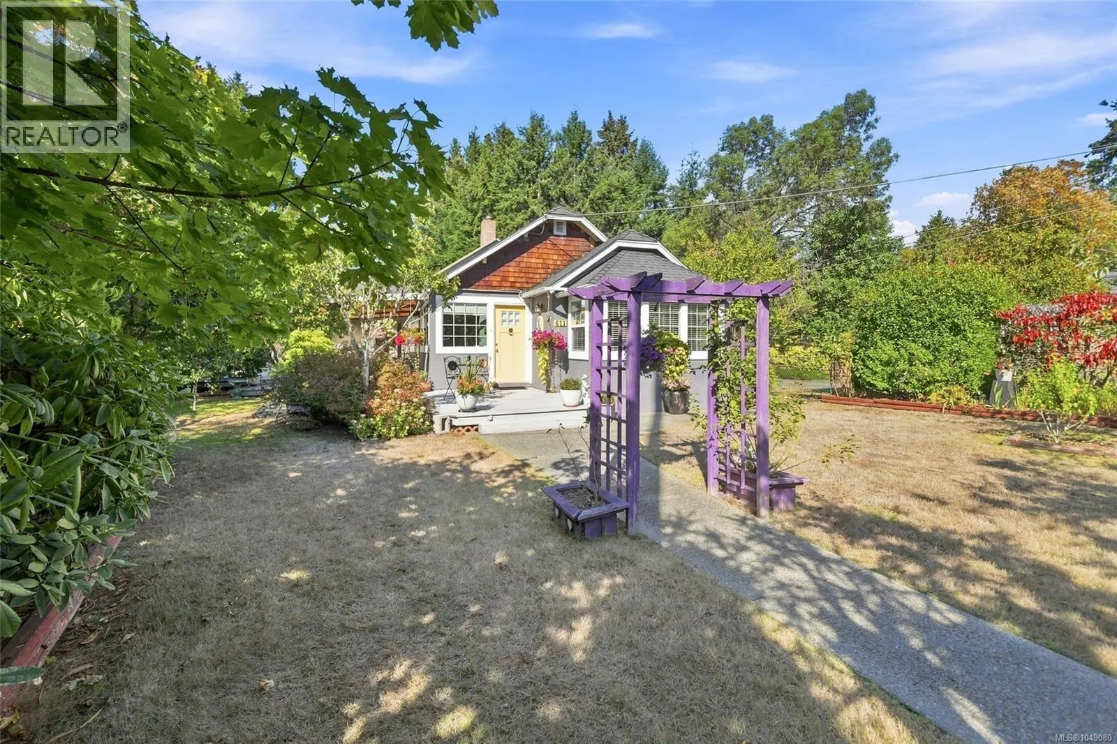 611 Pioneer Cres