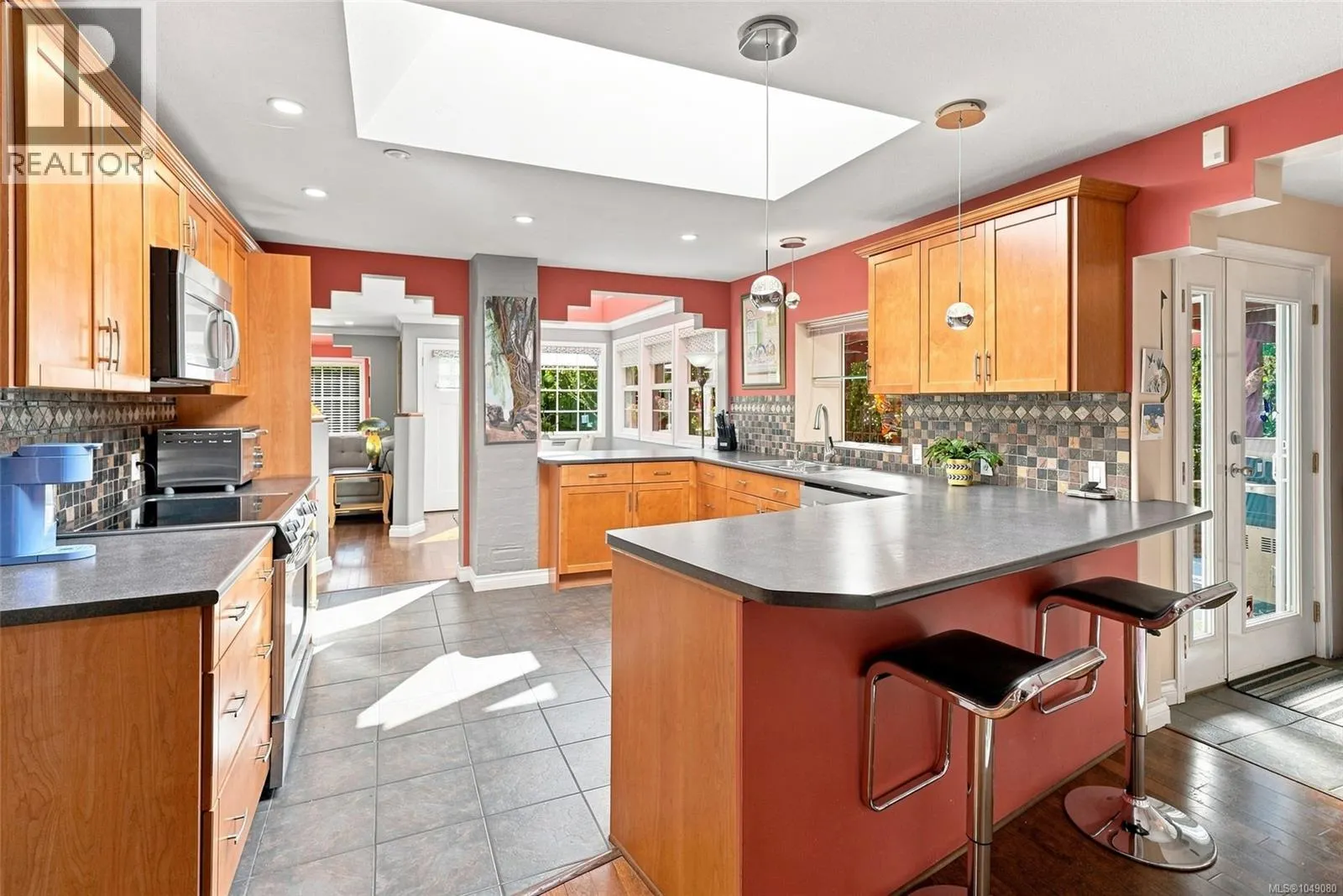 611 Pioneer Cres