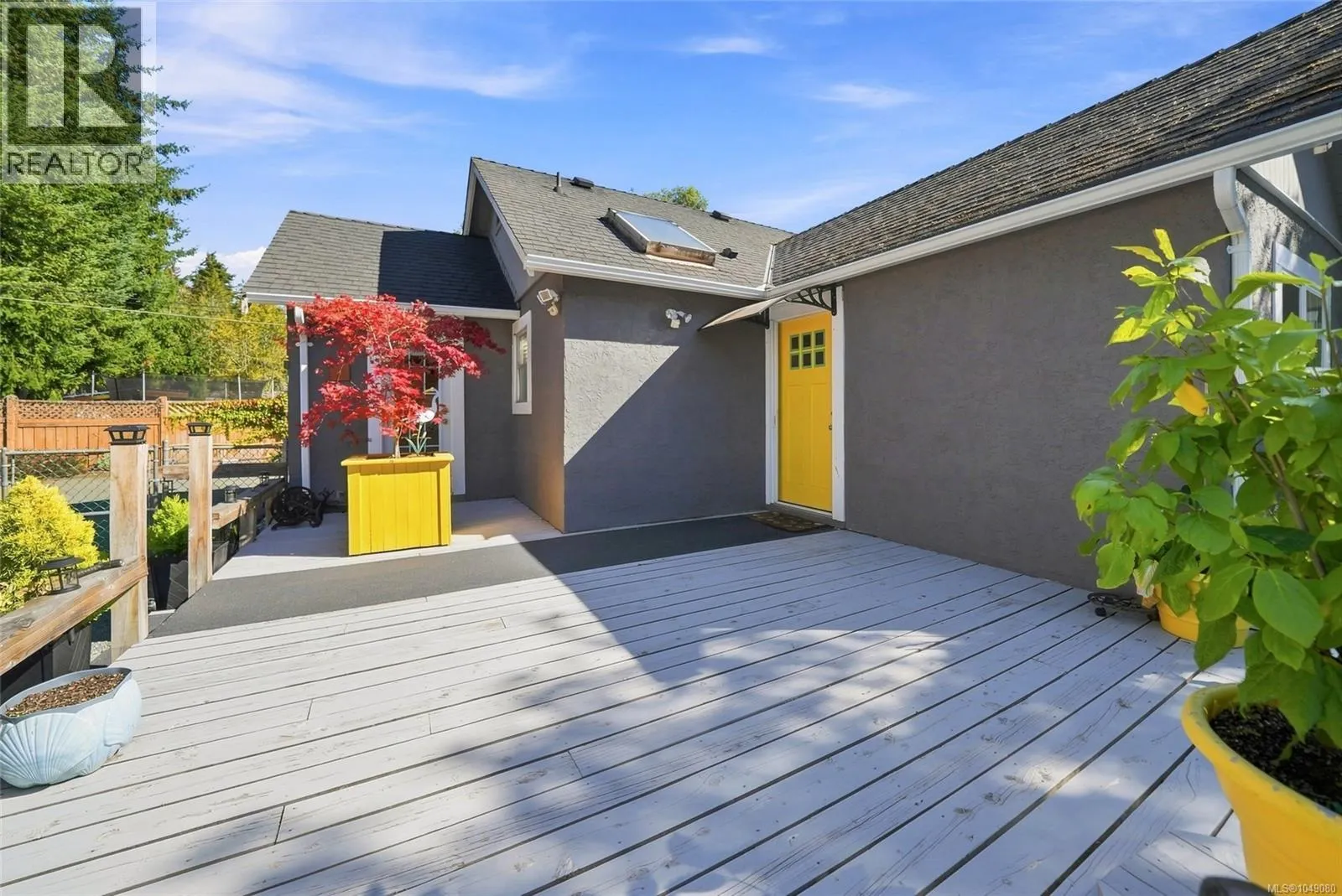 611 Pioneer Cres
