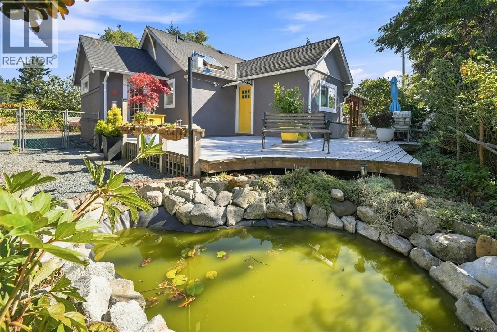 611 Pioneer Cres