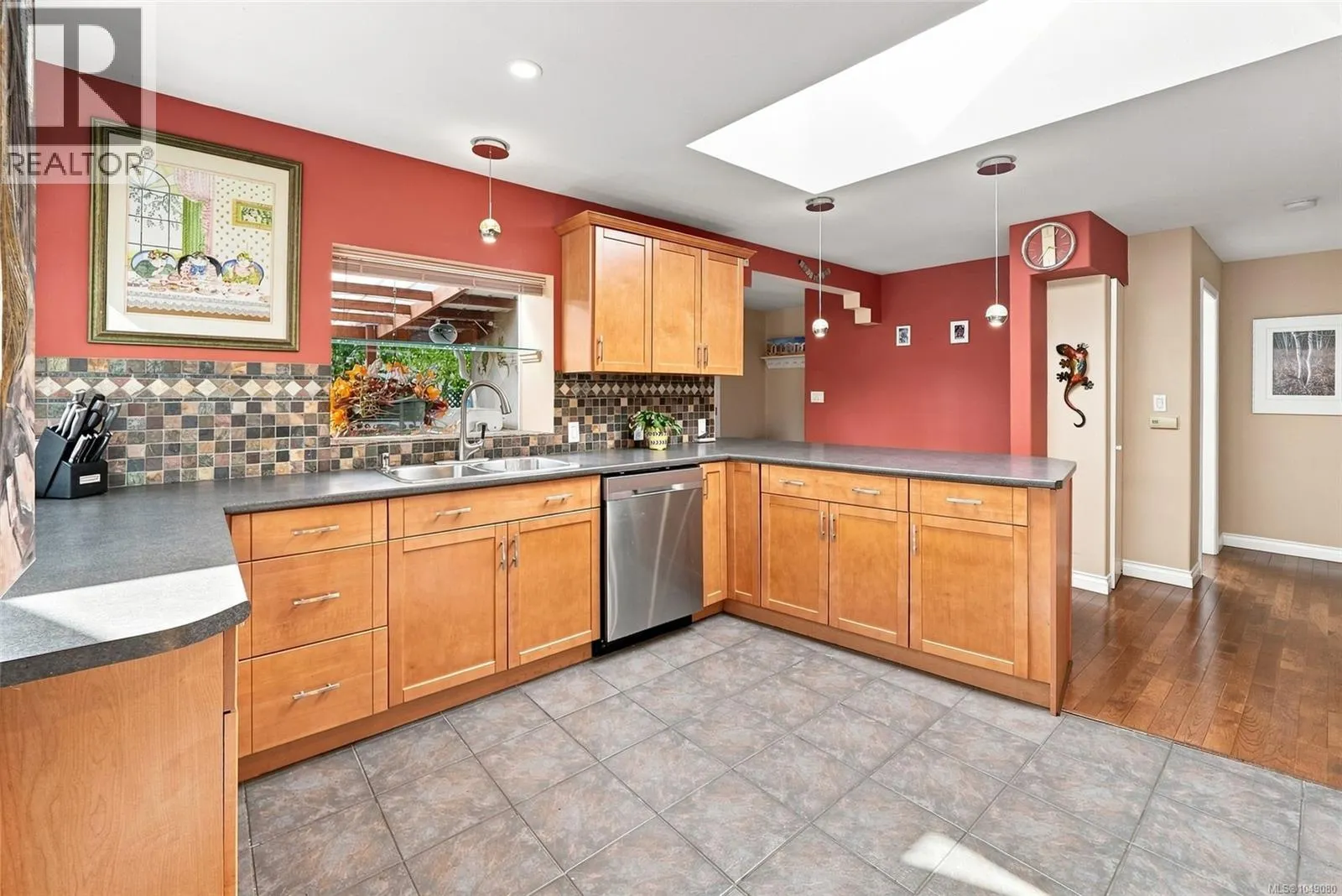 611 Pioneer Cres