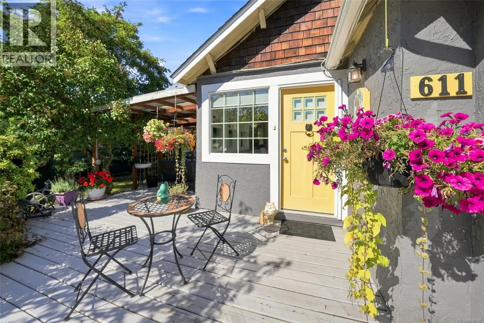 611 Pioneer Cres