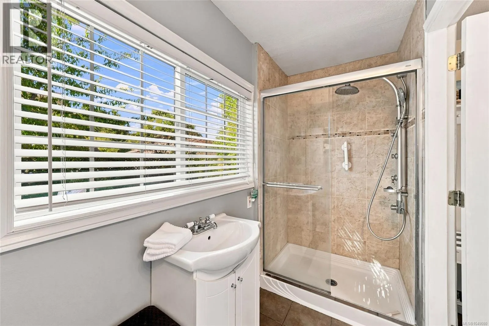 611 Pioneer Cres