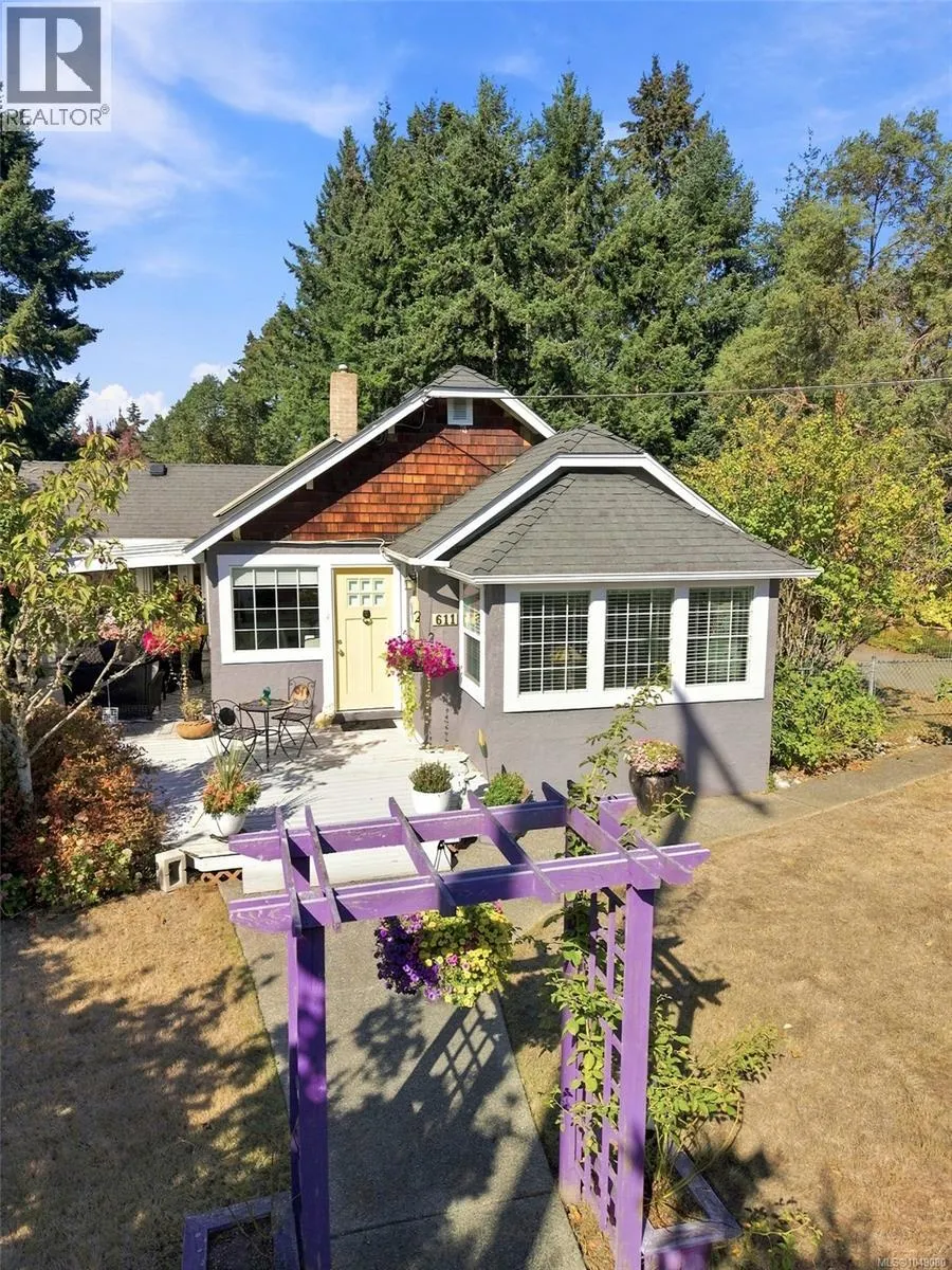 611 Pioneer Cres