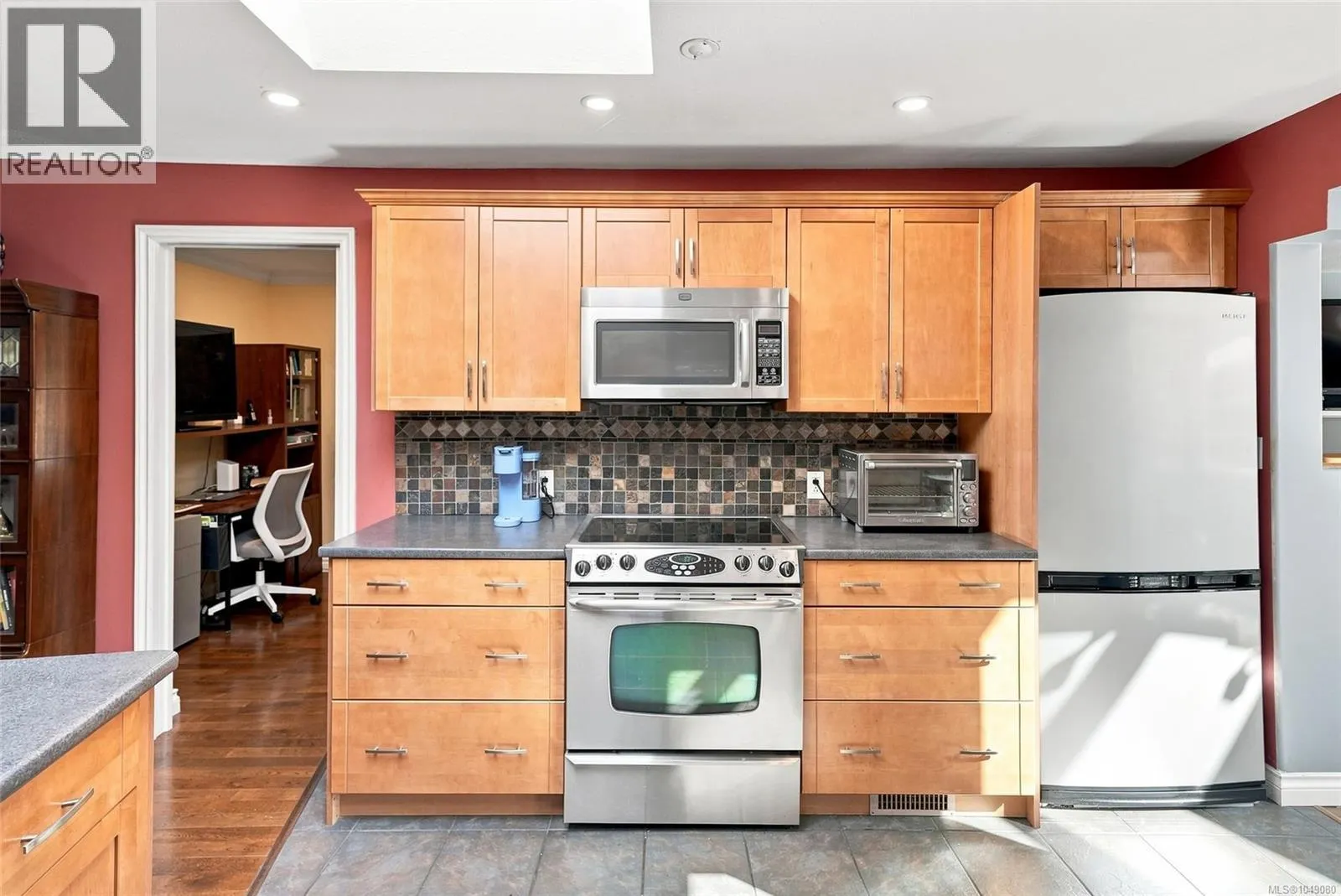 611 Pioneer Cres