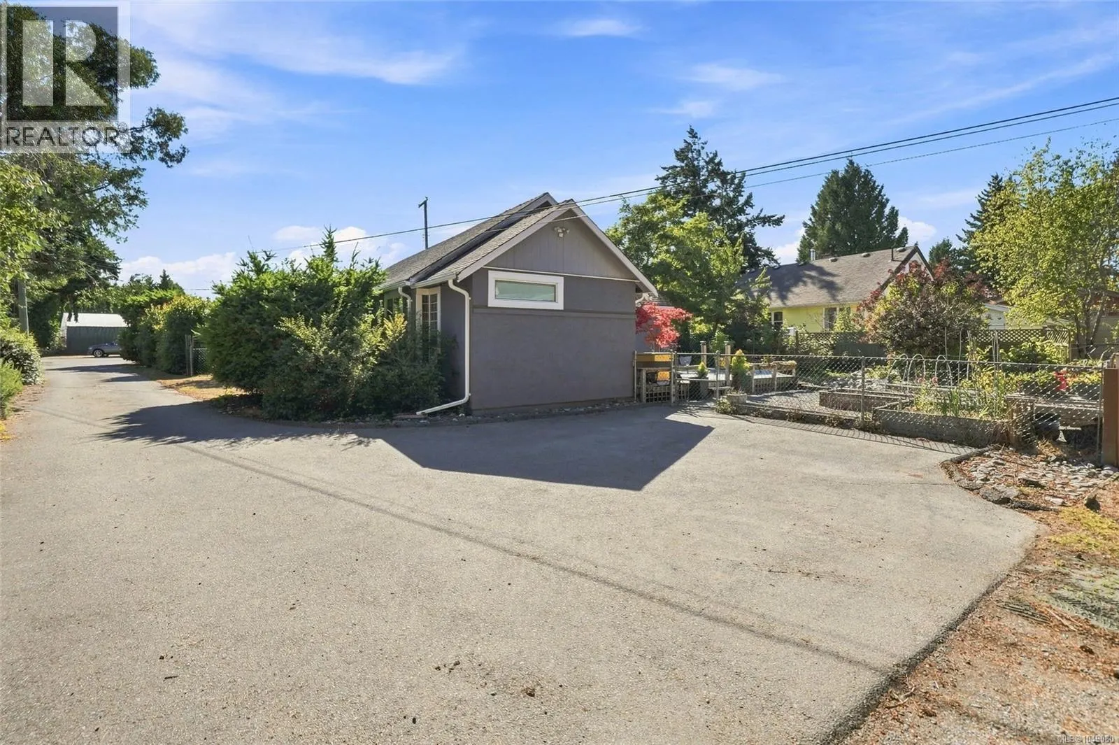 611 Pioneer Cres