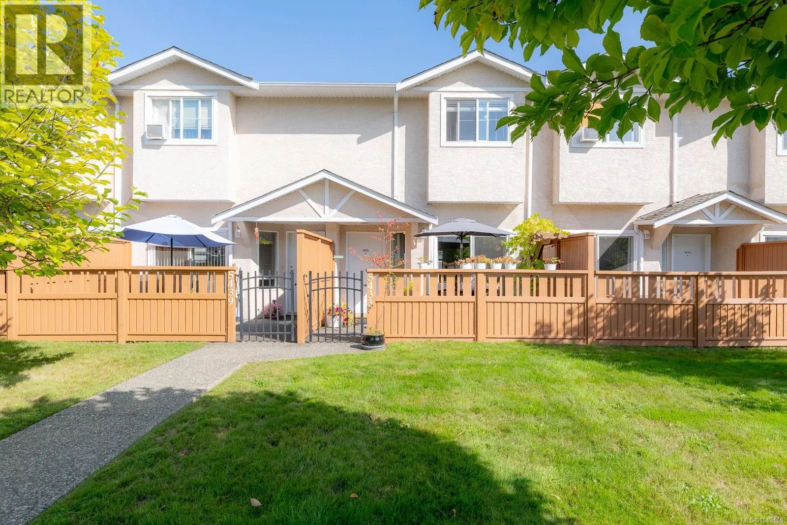 5433 Woodland Cres W