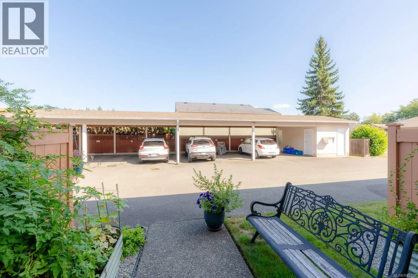 5433 Woodland Cres W