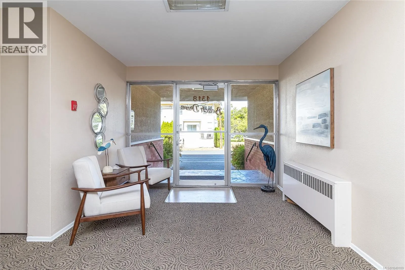 102 1318 Beach Dr
