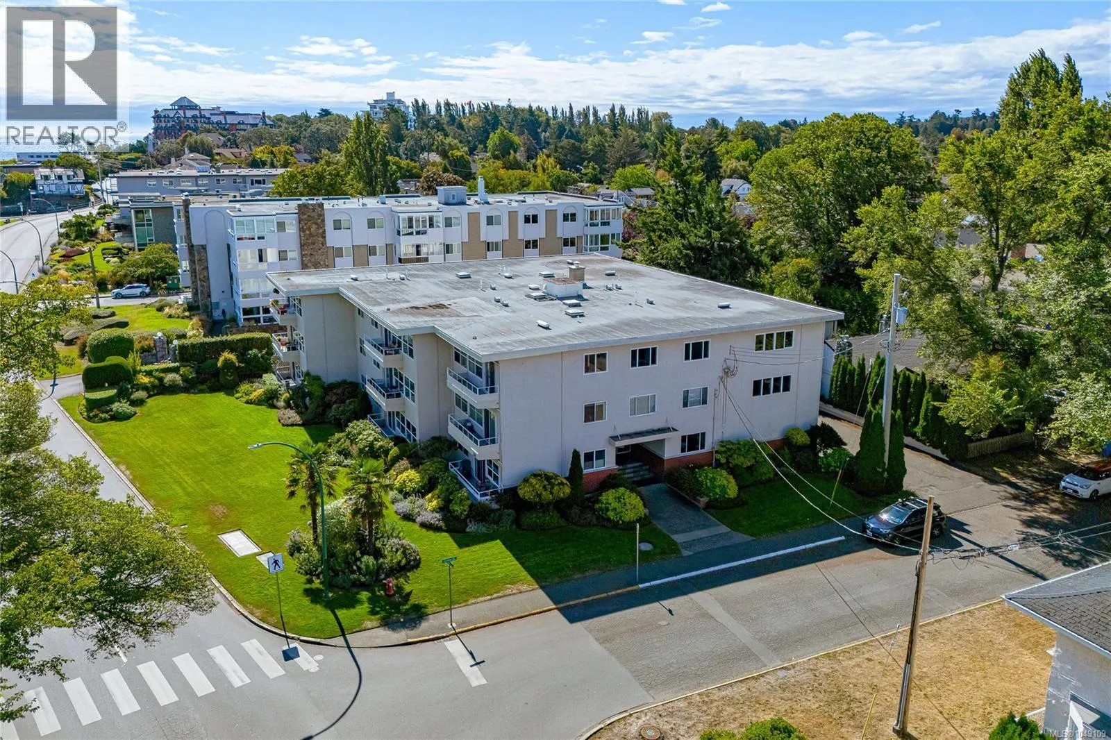 102 1318 Beach Dr