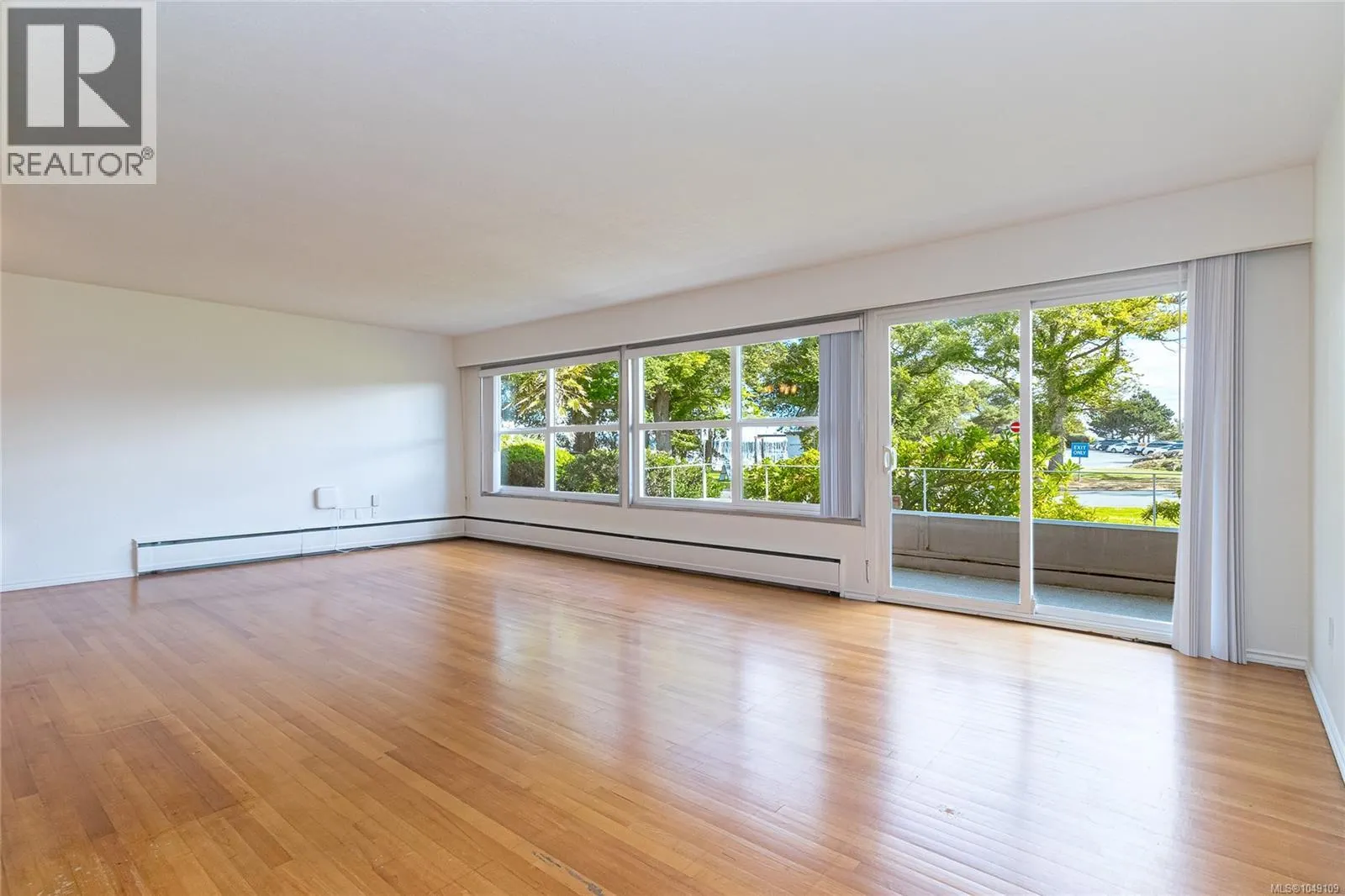 102 1318 Beach Dr