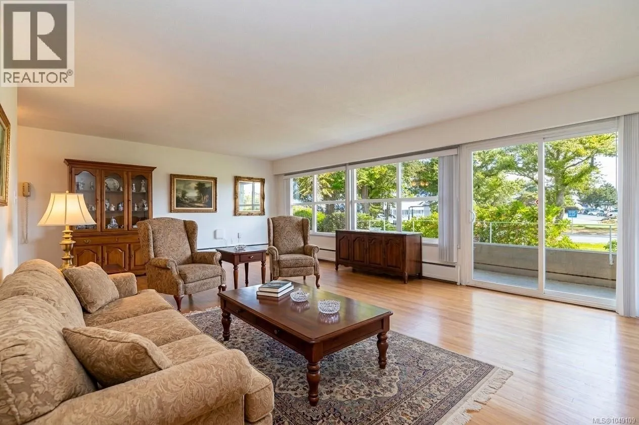 102 1318 Beach Dr