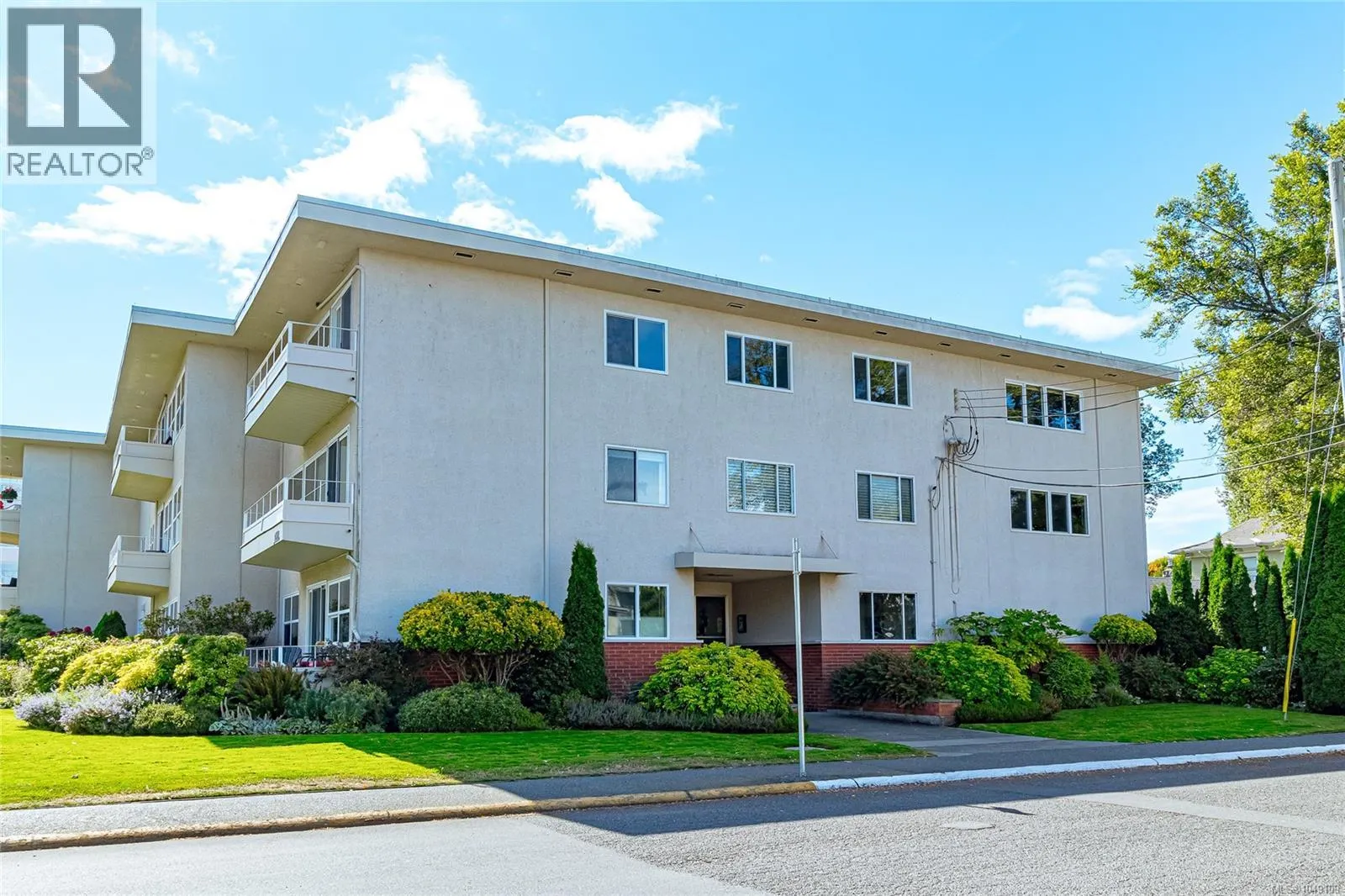 102 1318 Beach Dr