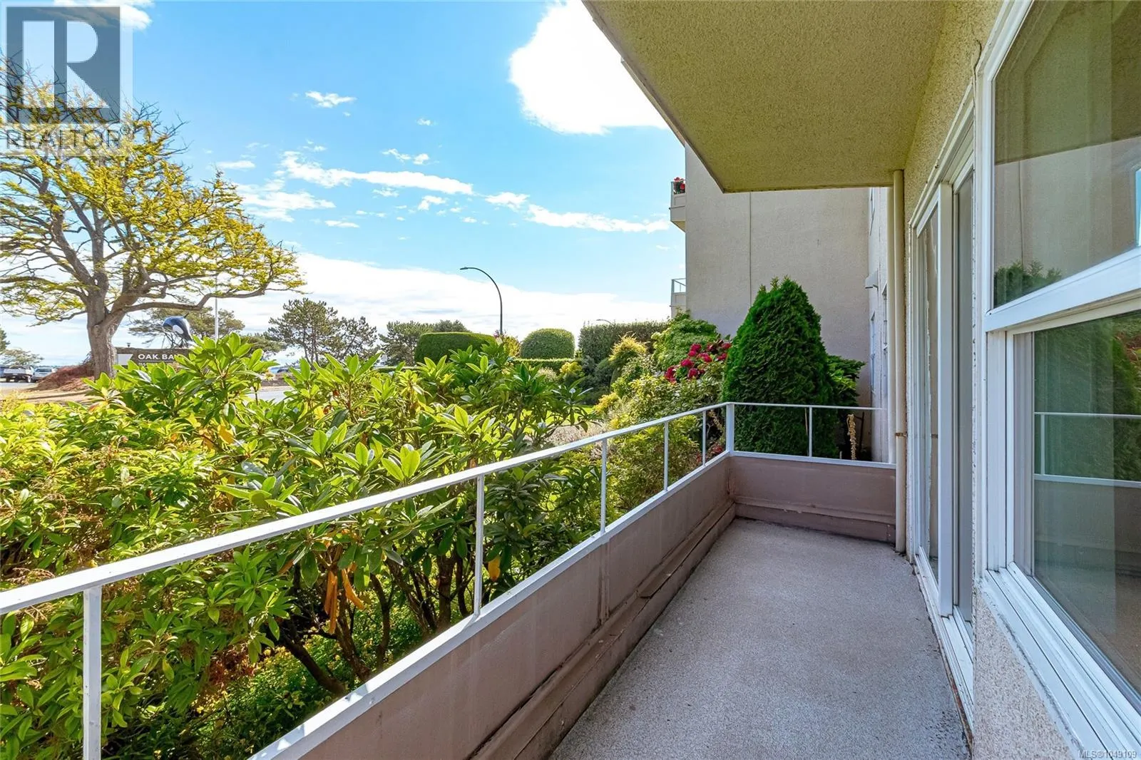 102 1318 Beach Dr