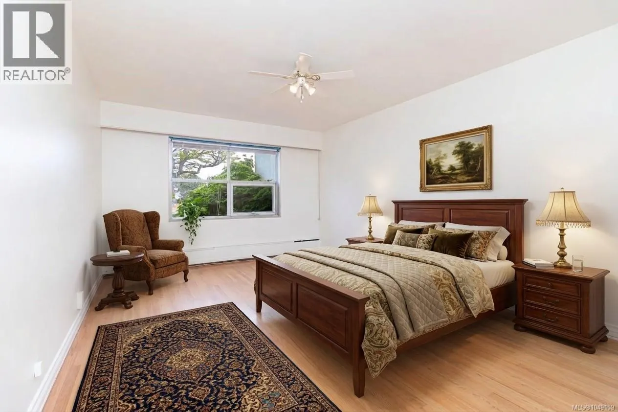 102 1318 Beach Dr