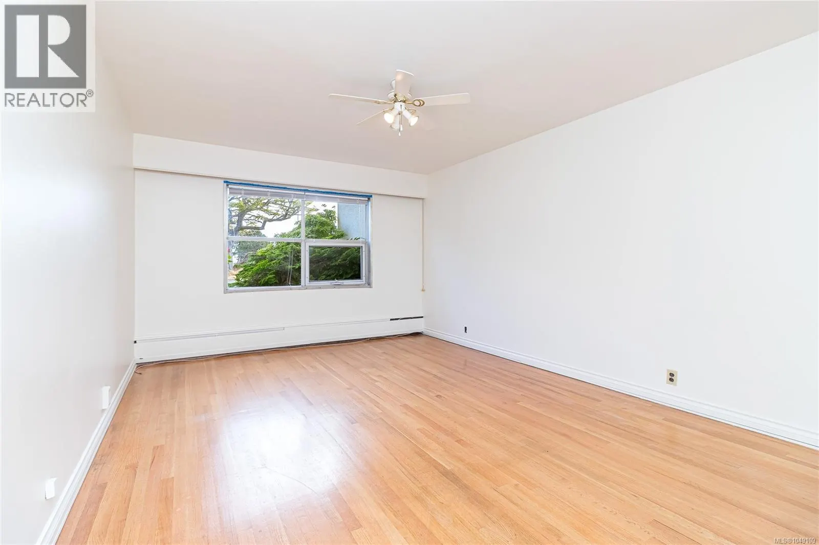 102 1318 Beach Dr