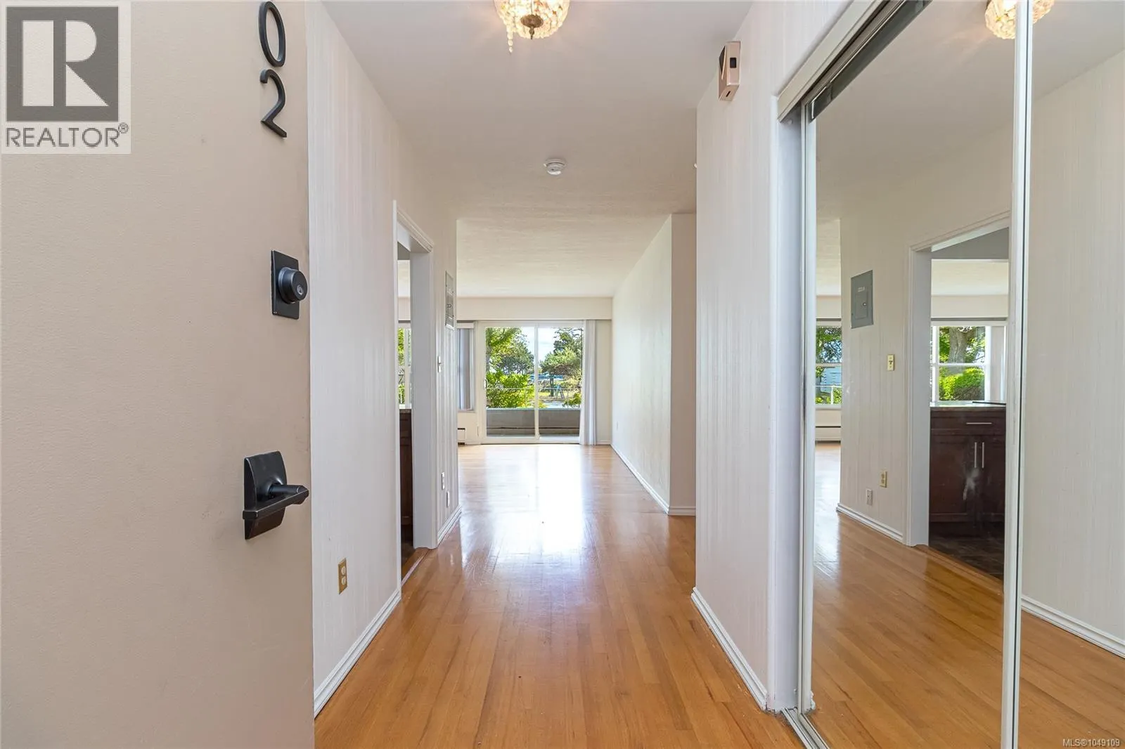 102 1318 Beach Dr