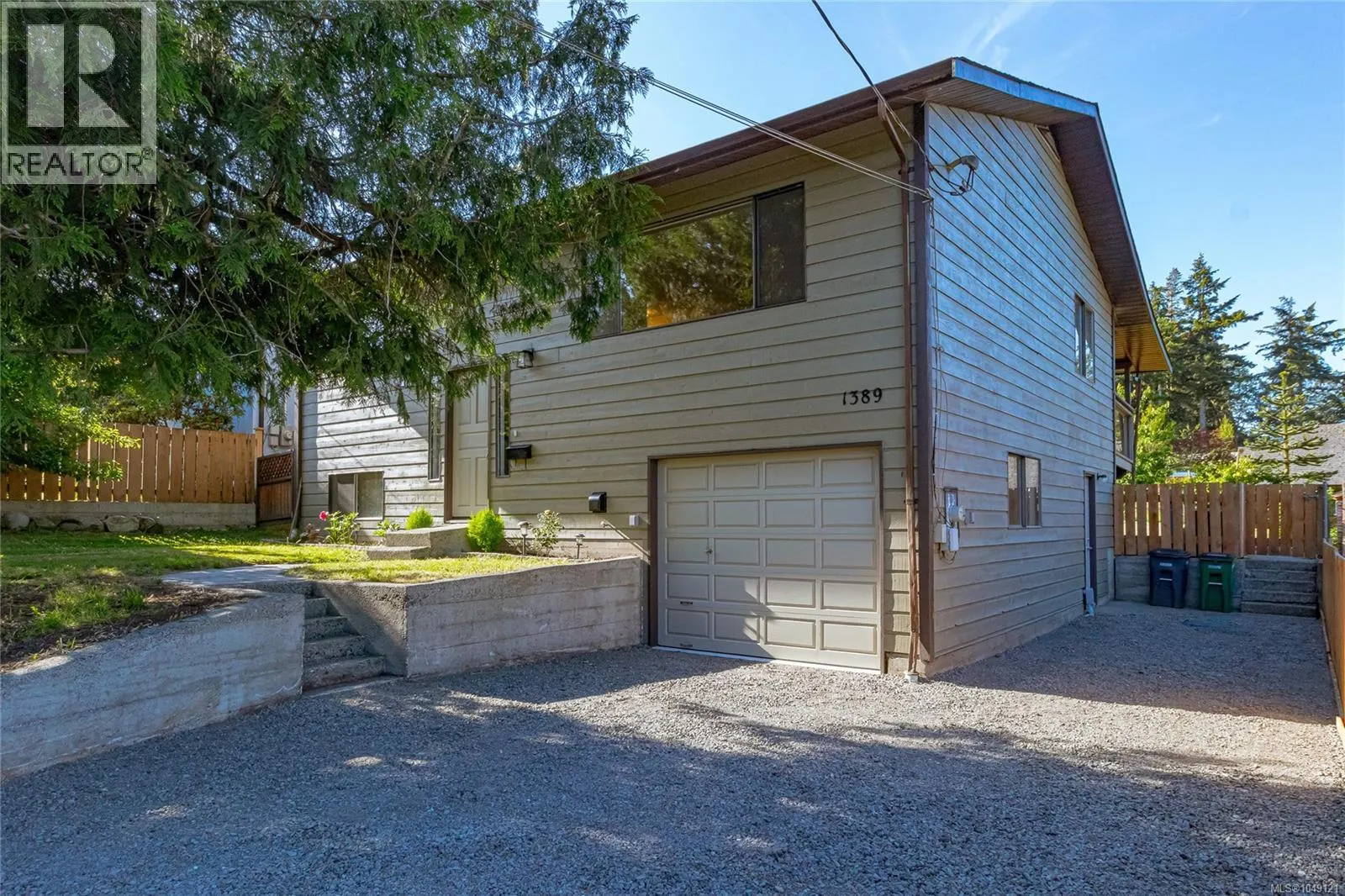 1389 Hastings St