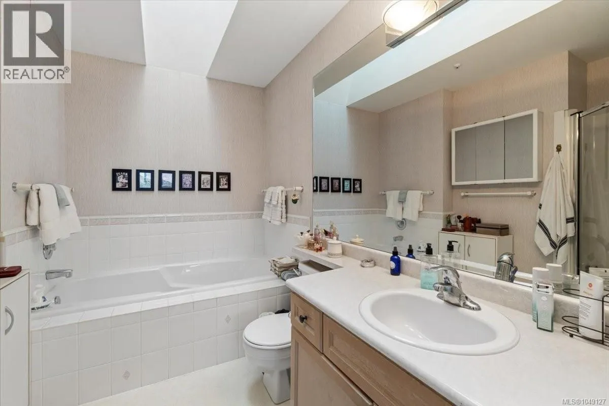 11 6595 Groveland Dr