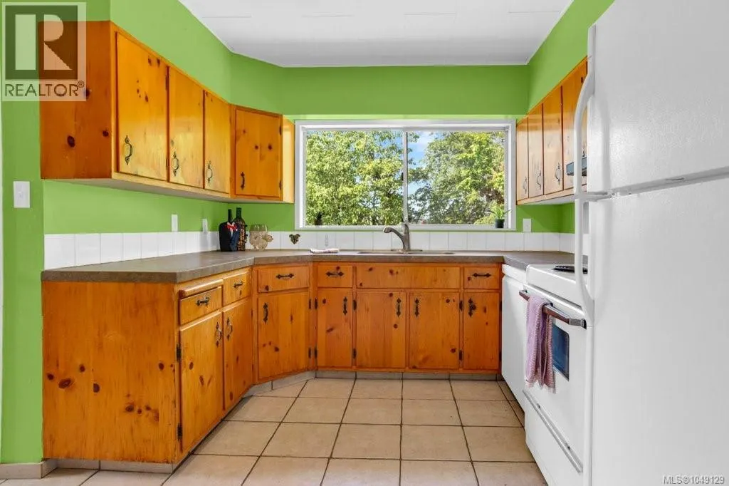 1746 & 1756 Meredith Rd
