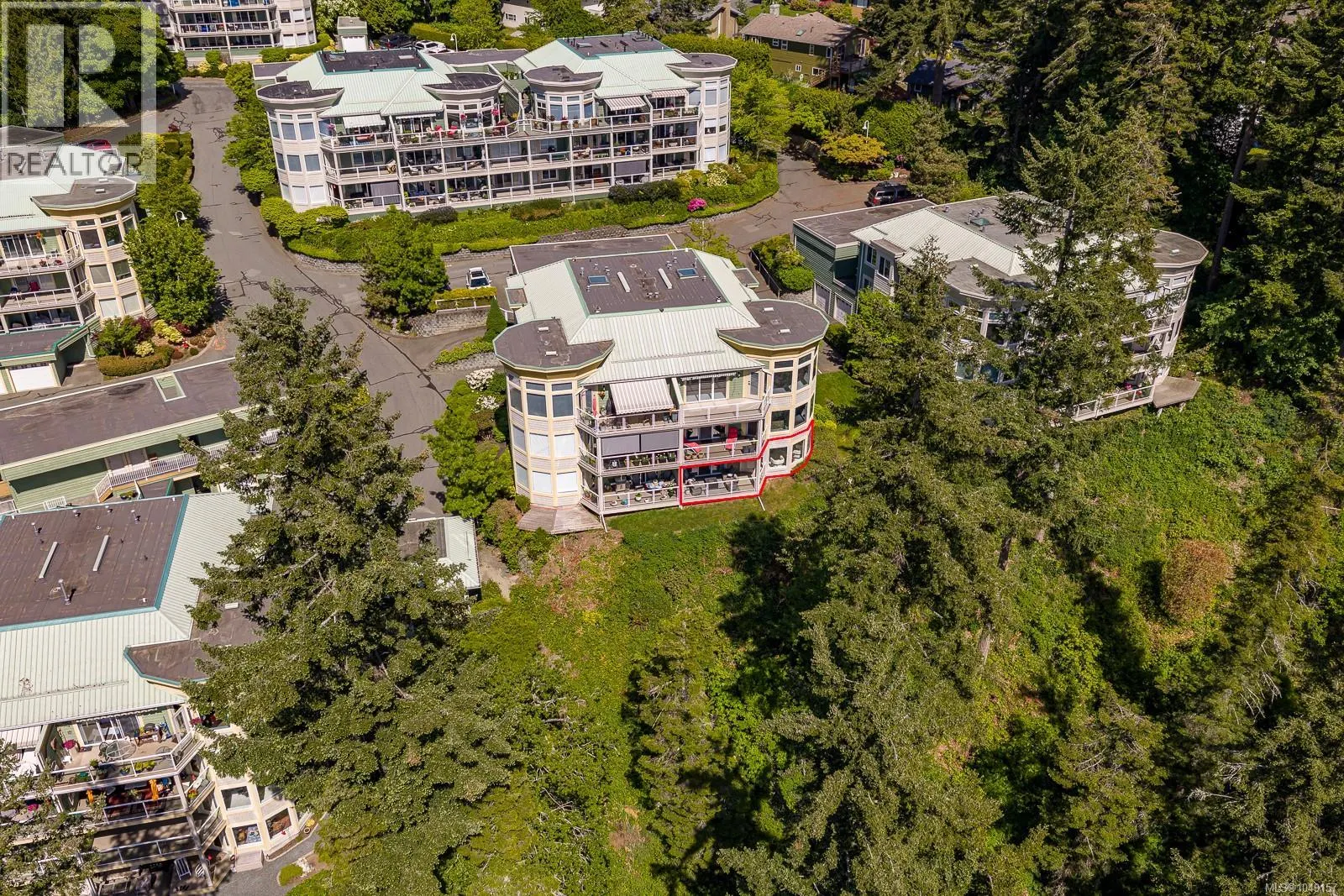 202 2275 Comox Ave