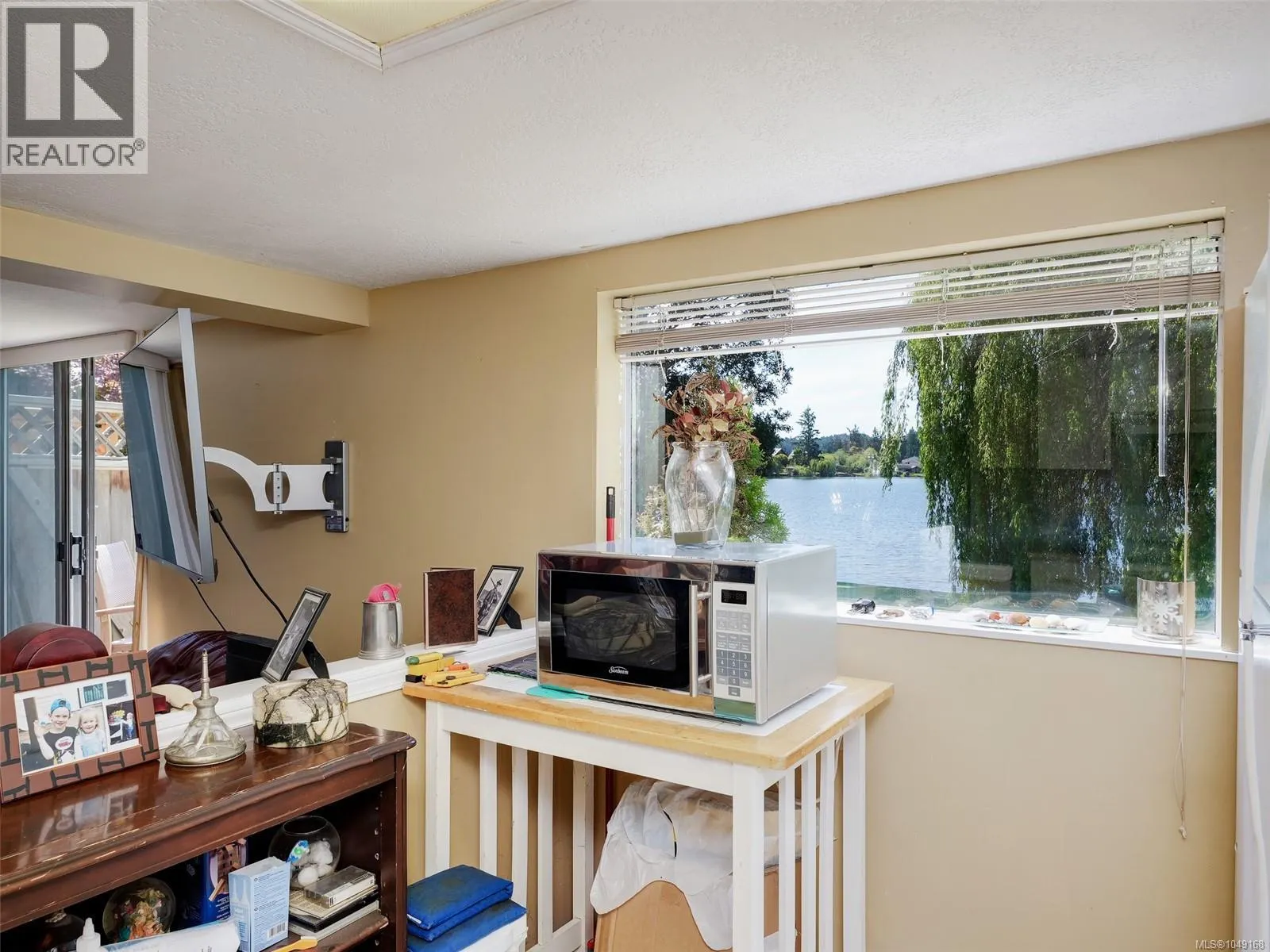 1167 Goldstream Ave