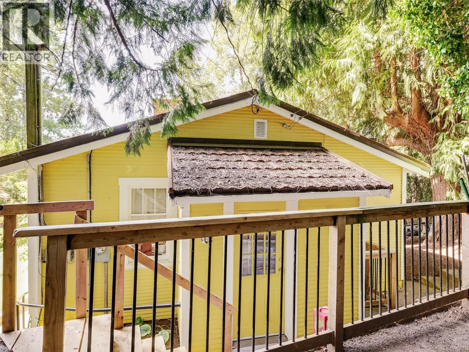 1167 Goldstream Ave