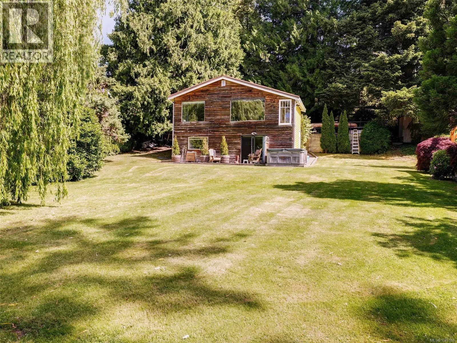 1167 Goldstream Ave
