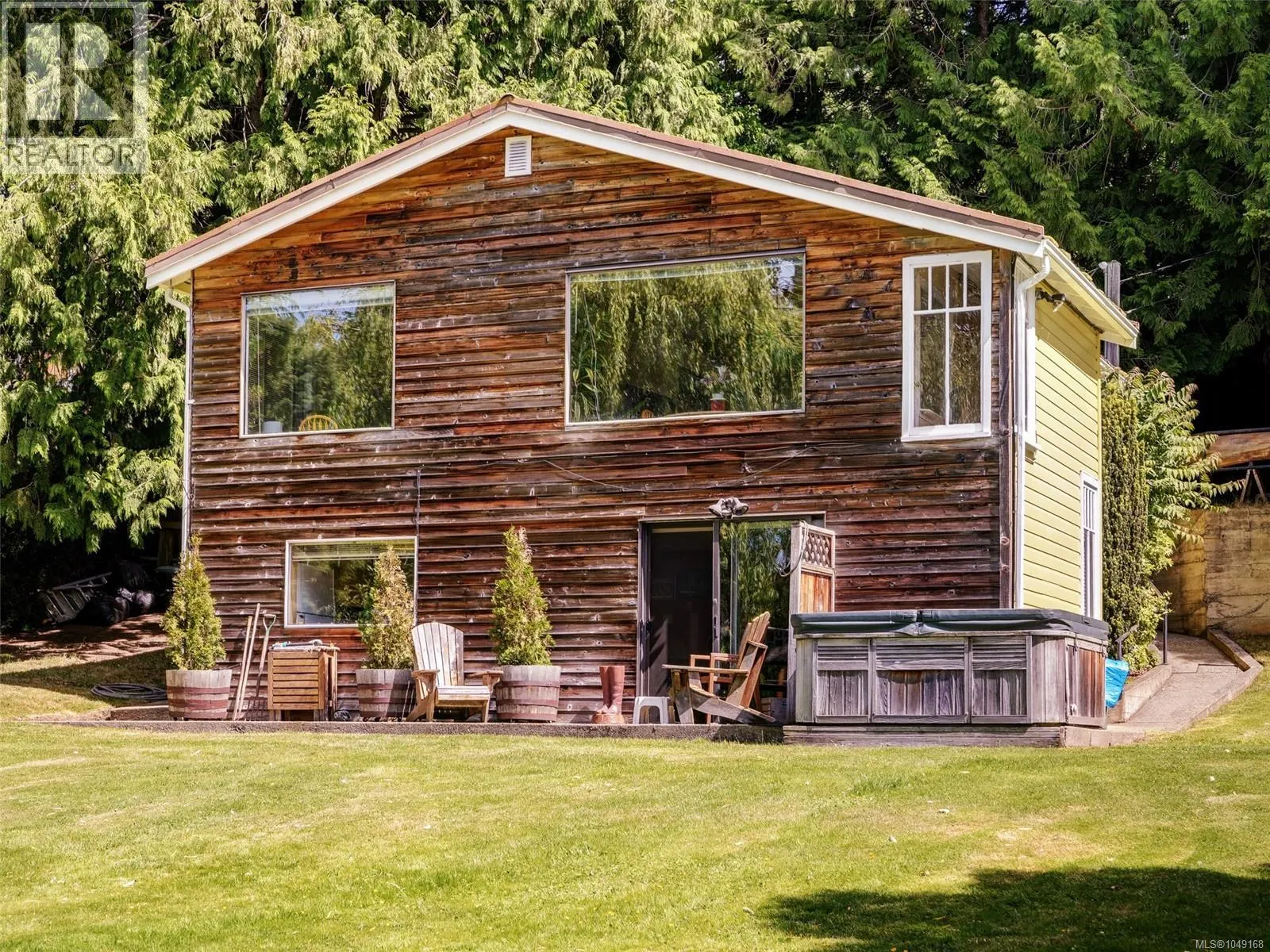 1167 Goldstream Ave