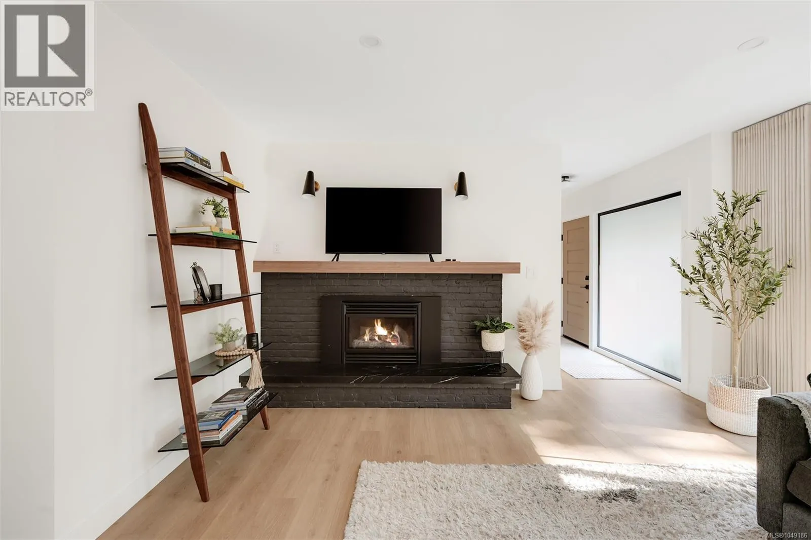 2860 Tudor Ave