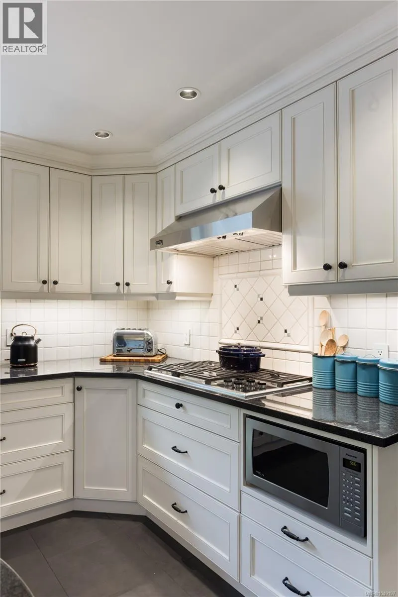 1387 St. David St