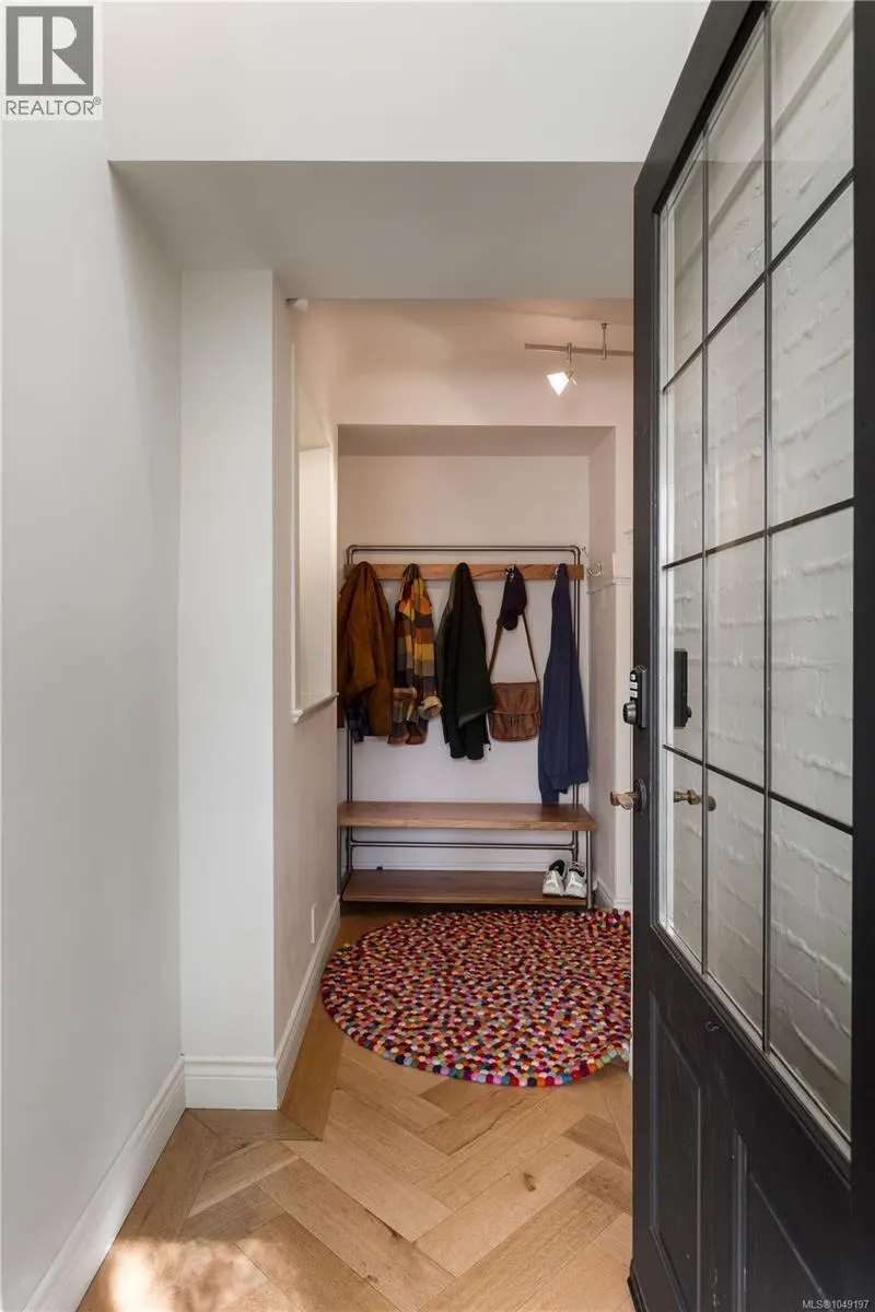 1387 St. David St