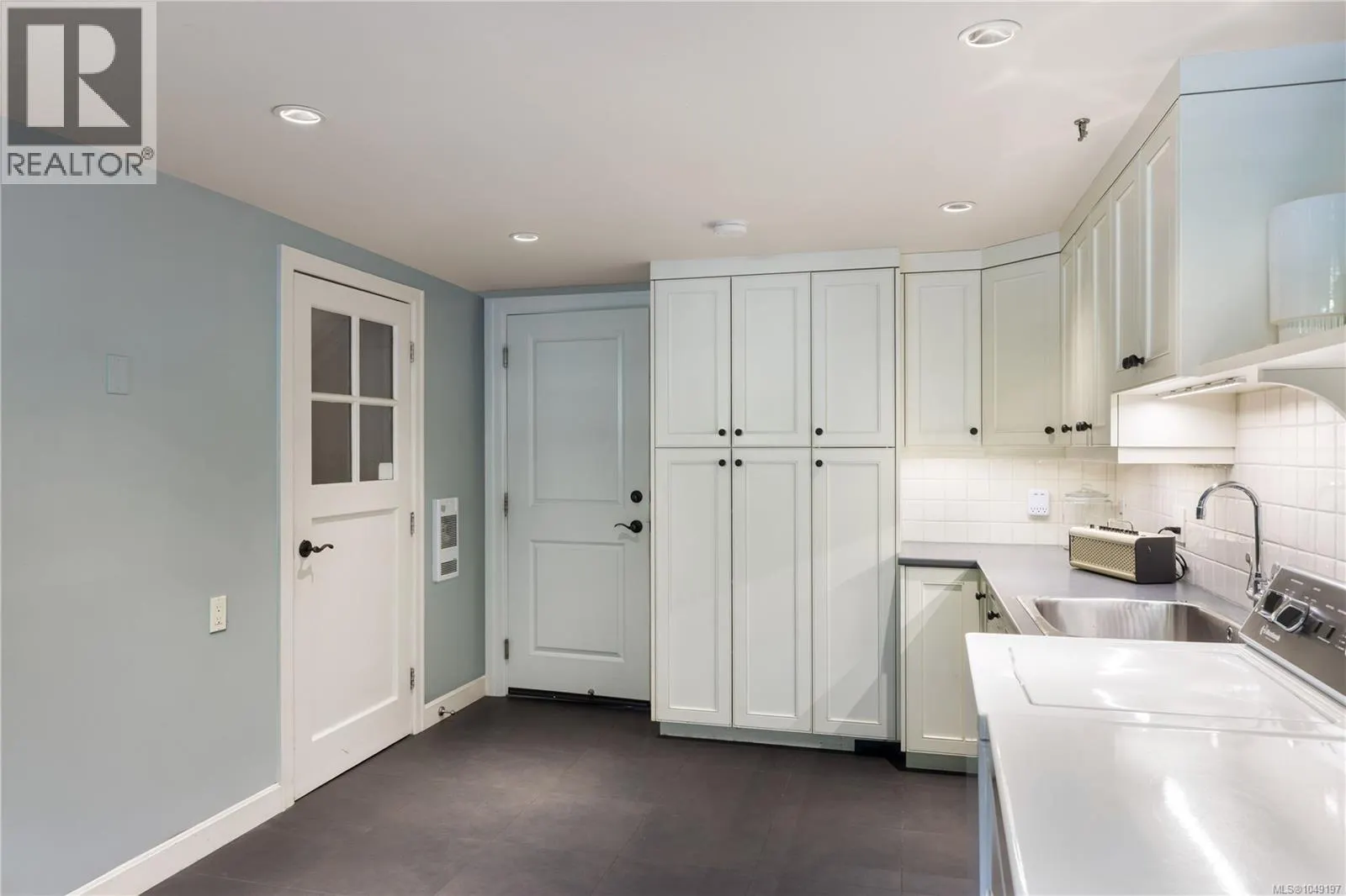 1387 St. David St