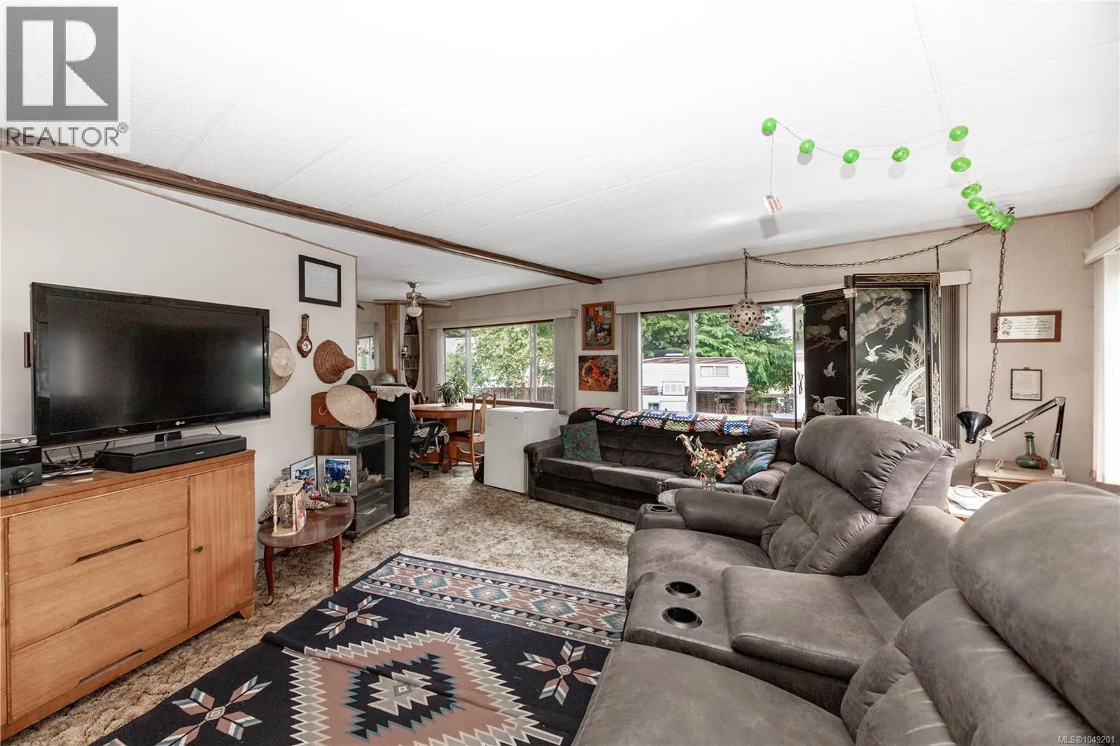 64 Seabreeze Dr