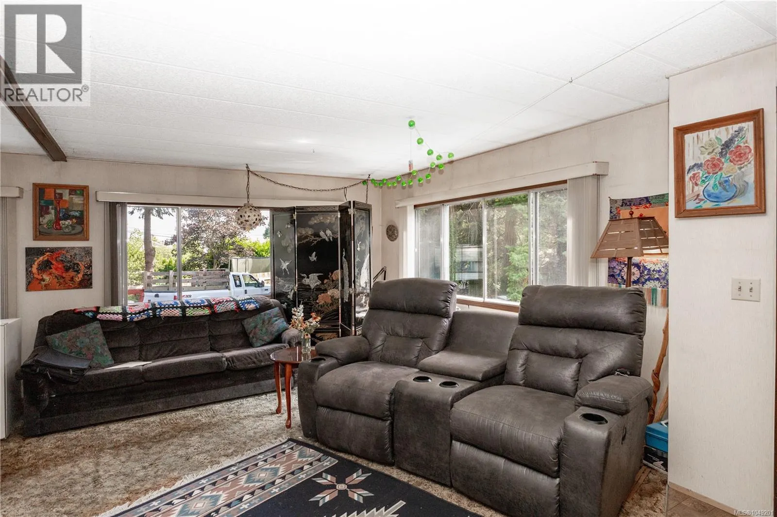 64 Seabreeze Dr
