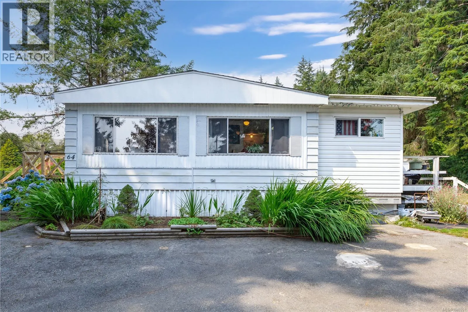 64 Seabreeze Dr