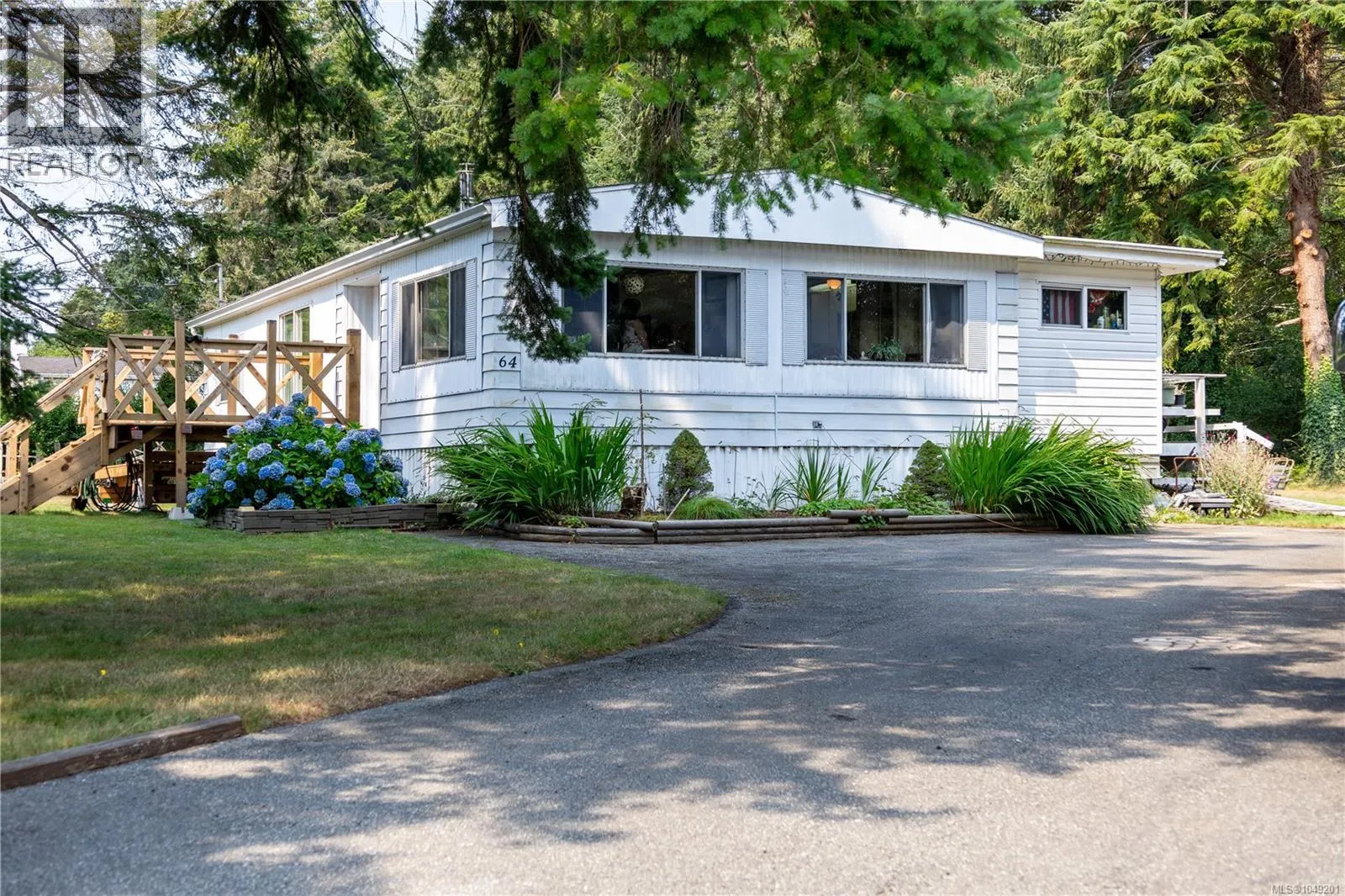 64 Seabreeze Dr