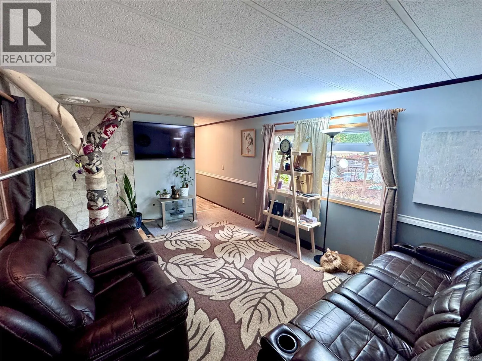 11 6225 Lugrin Rd