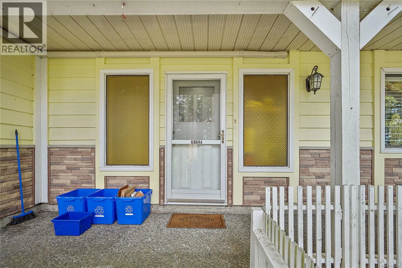 6864 East Saanich Rd