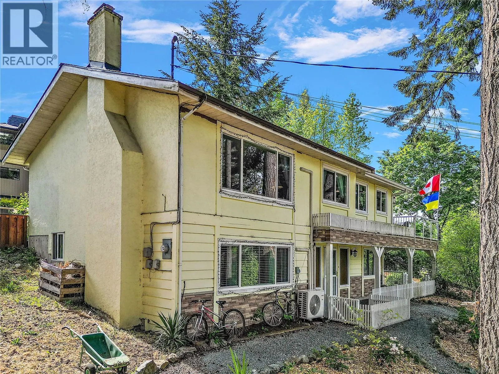 6864 East Saanich Rd