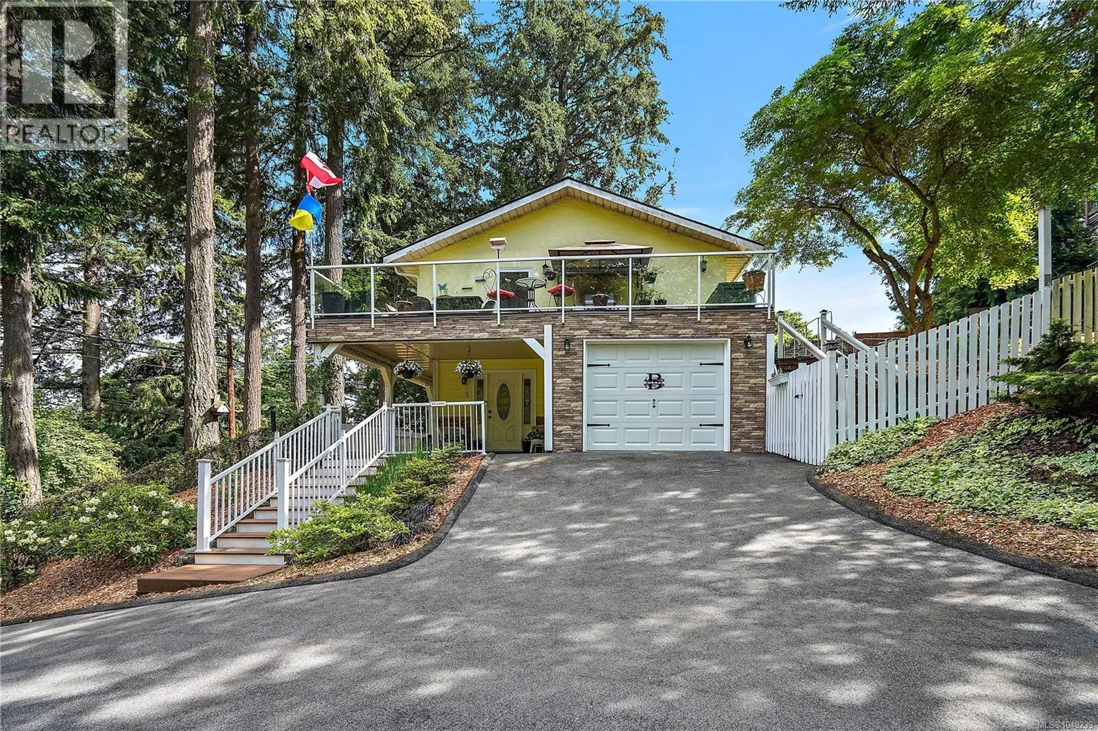 6864 East Saanich Rd