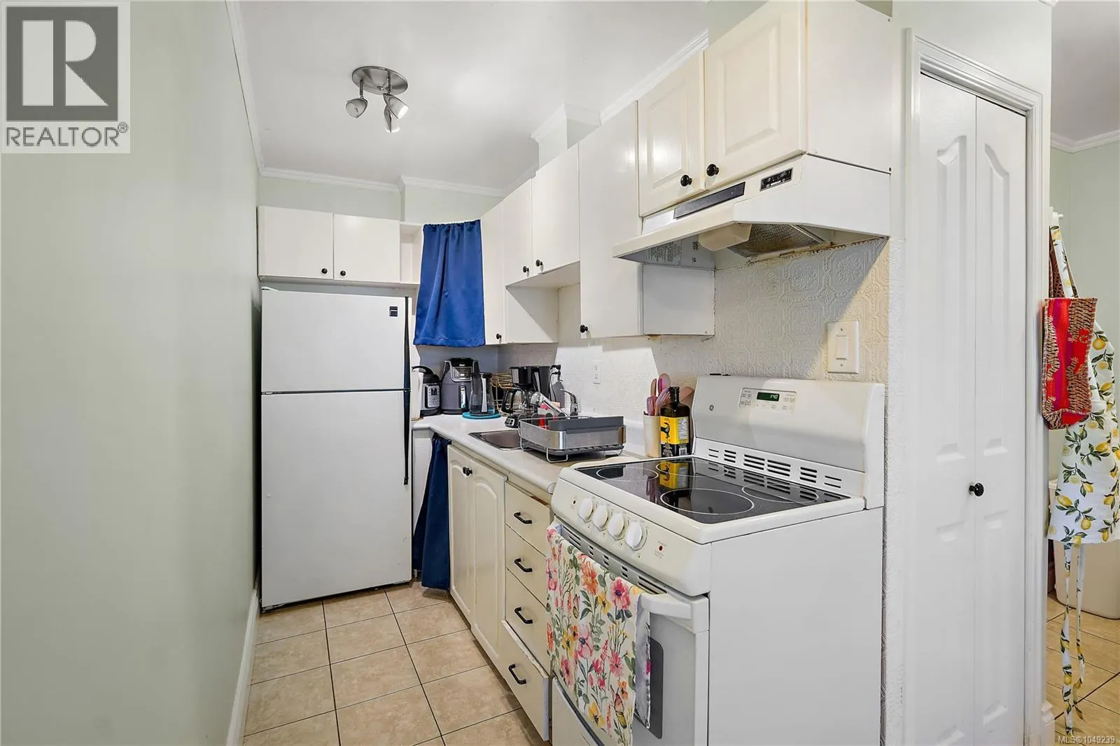 6864 East Saanich Rd