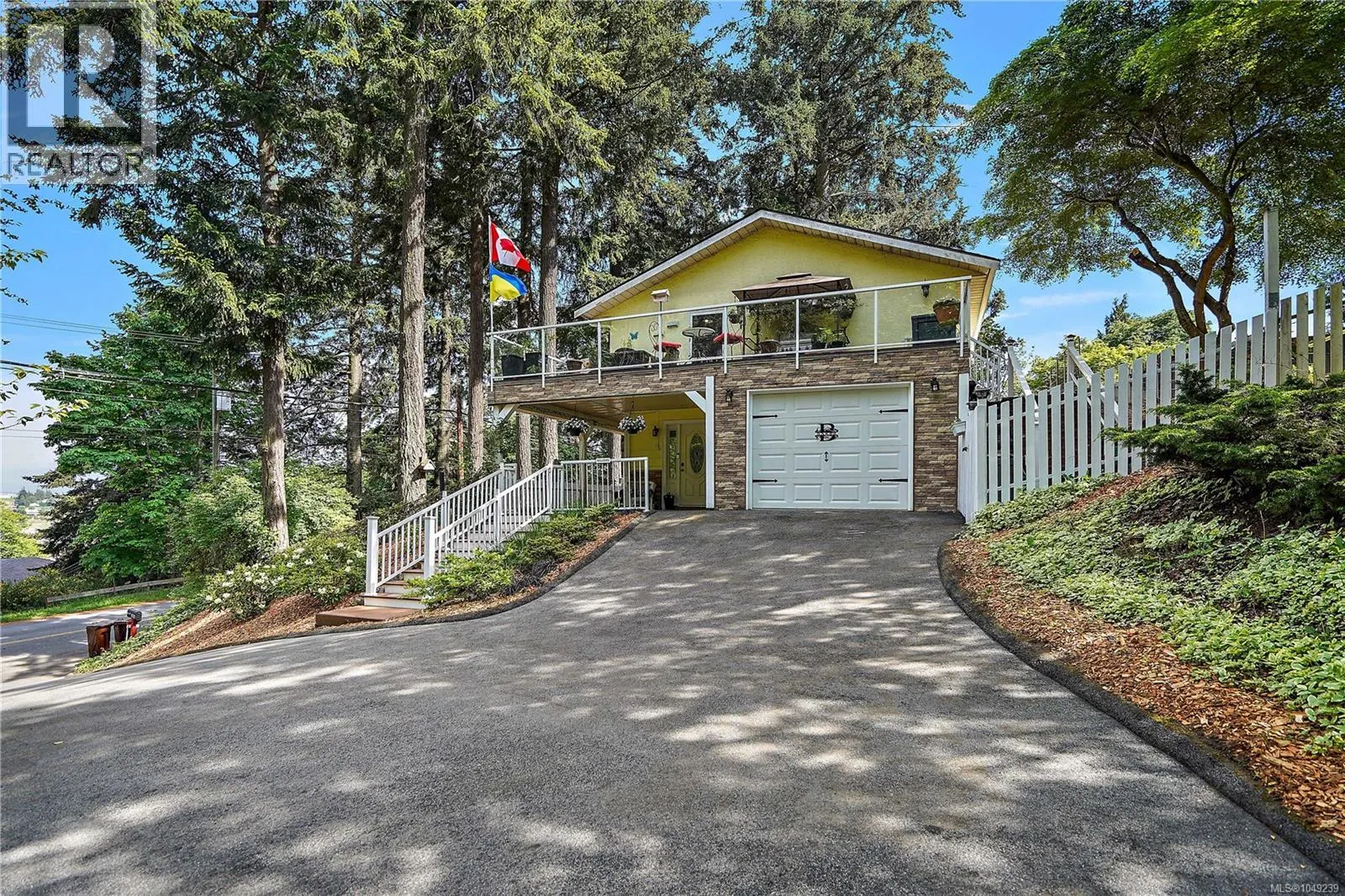 6864 East Saanich Rd
