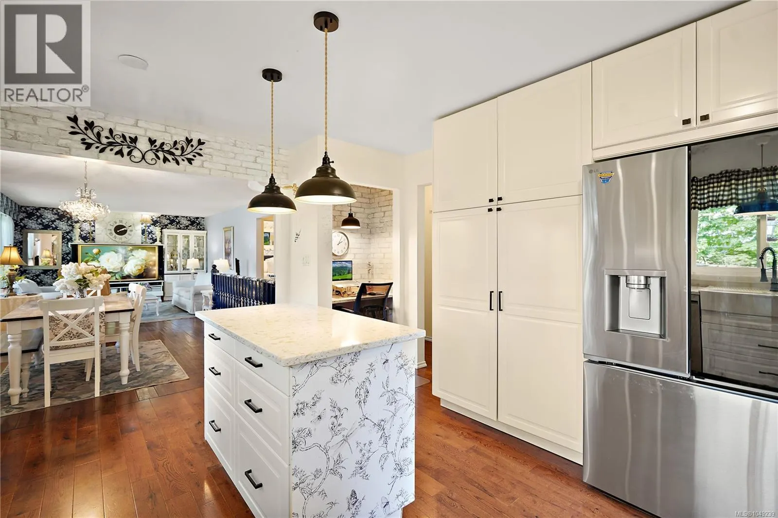 6864 East Saanich Rd