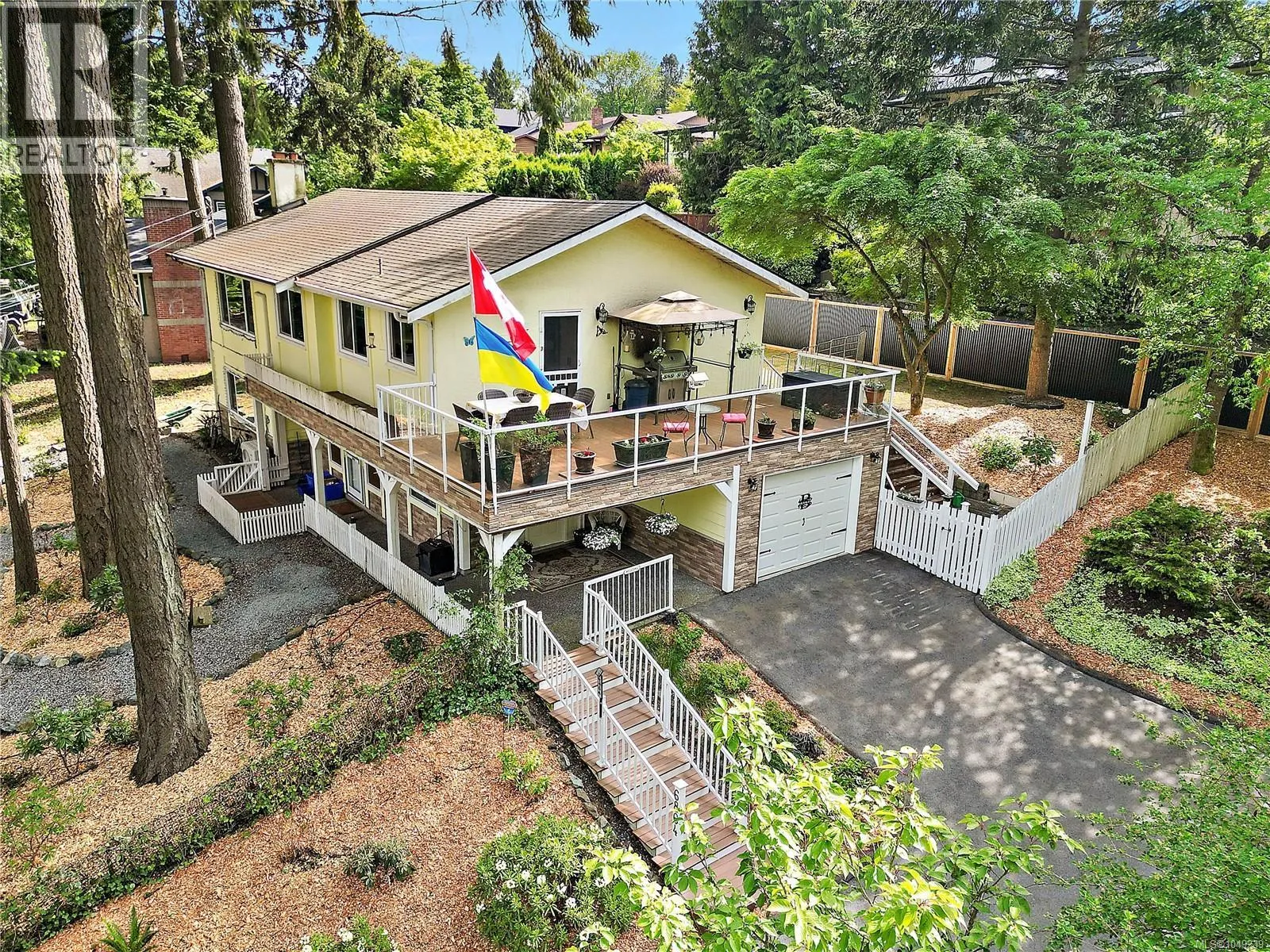 6864 East Saanich Rd