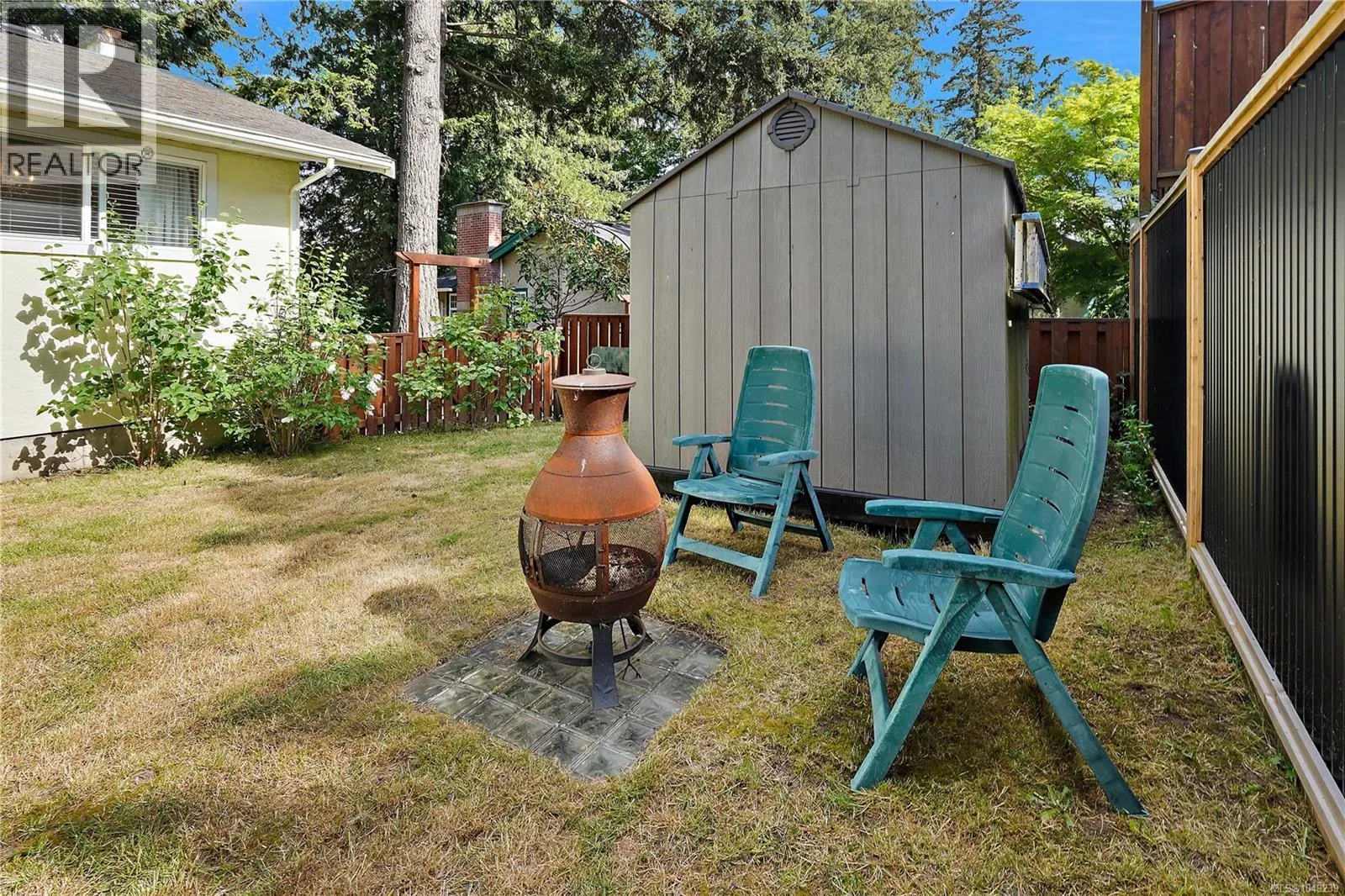 6864 East Saanich Rd