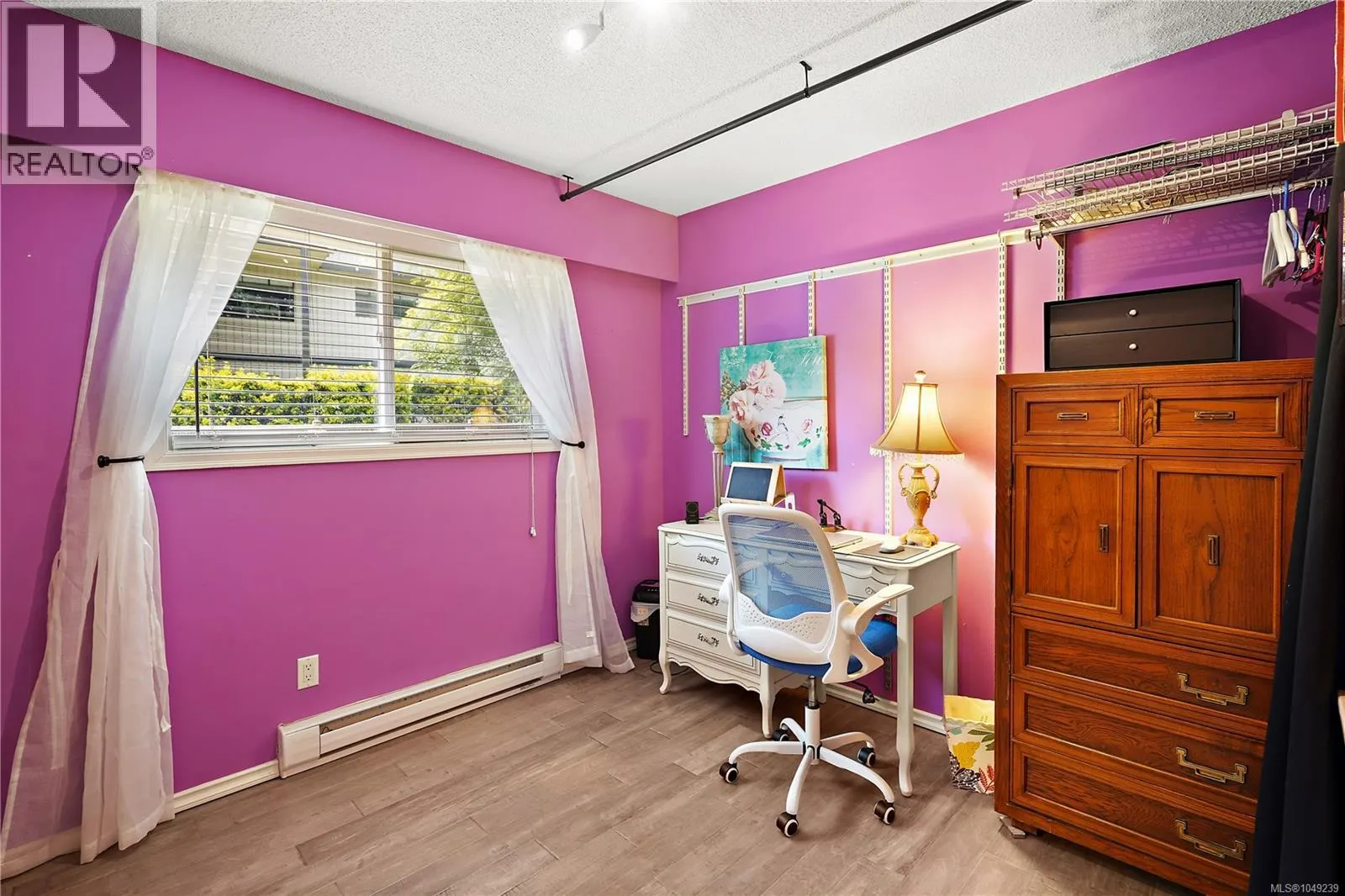 6864 East Saanich Rd