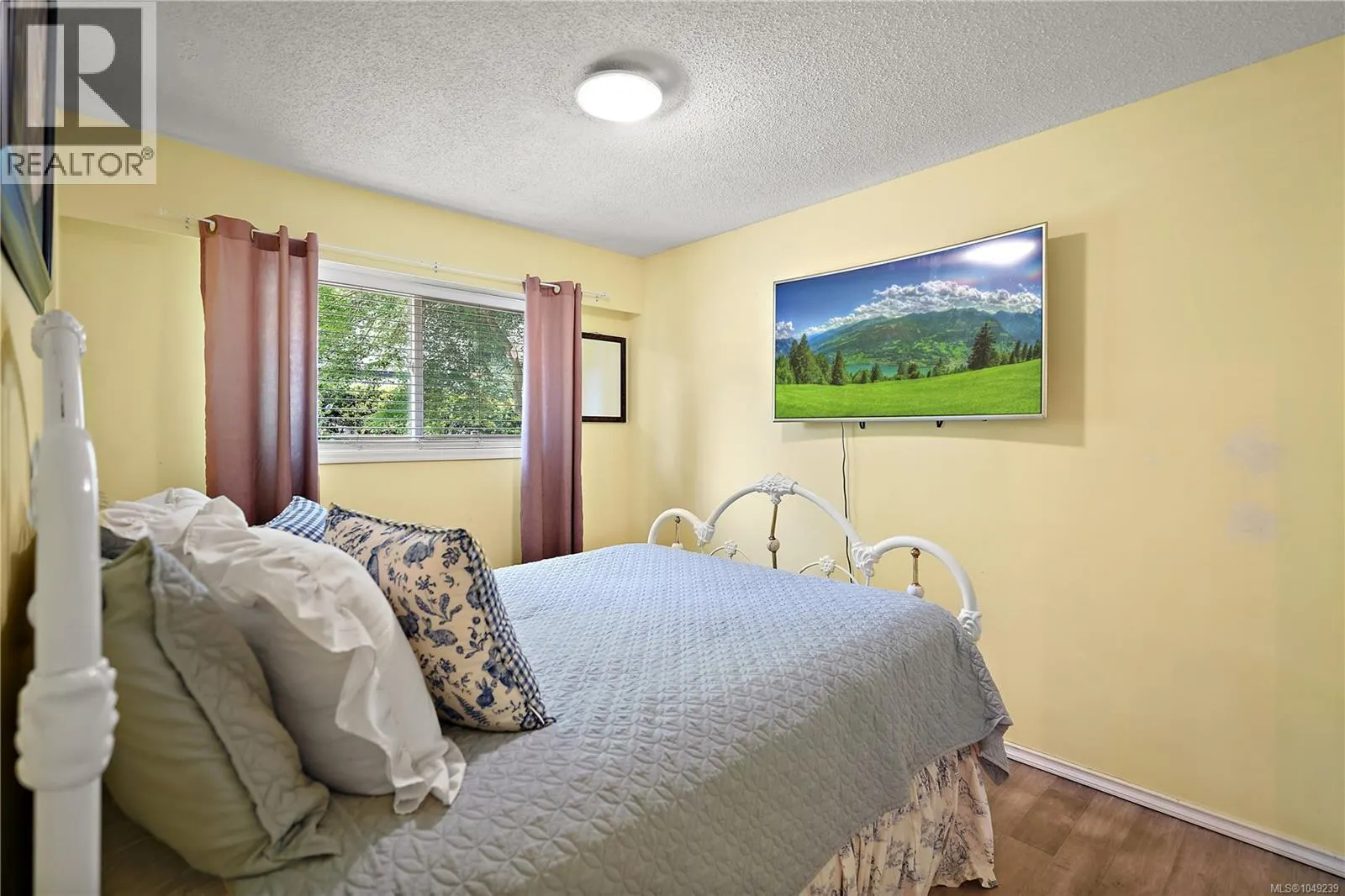 6864 East Saanich Rd