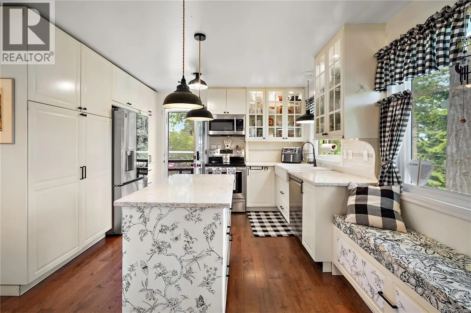 6864 East Saanich Rd