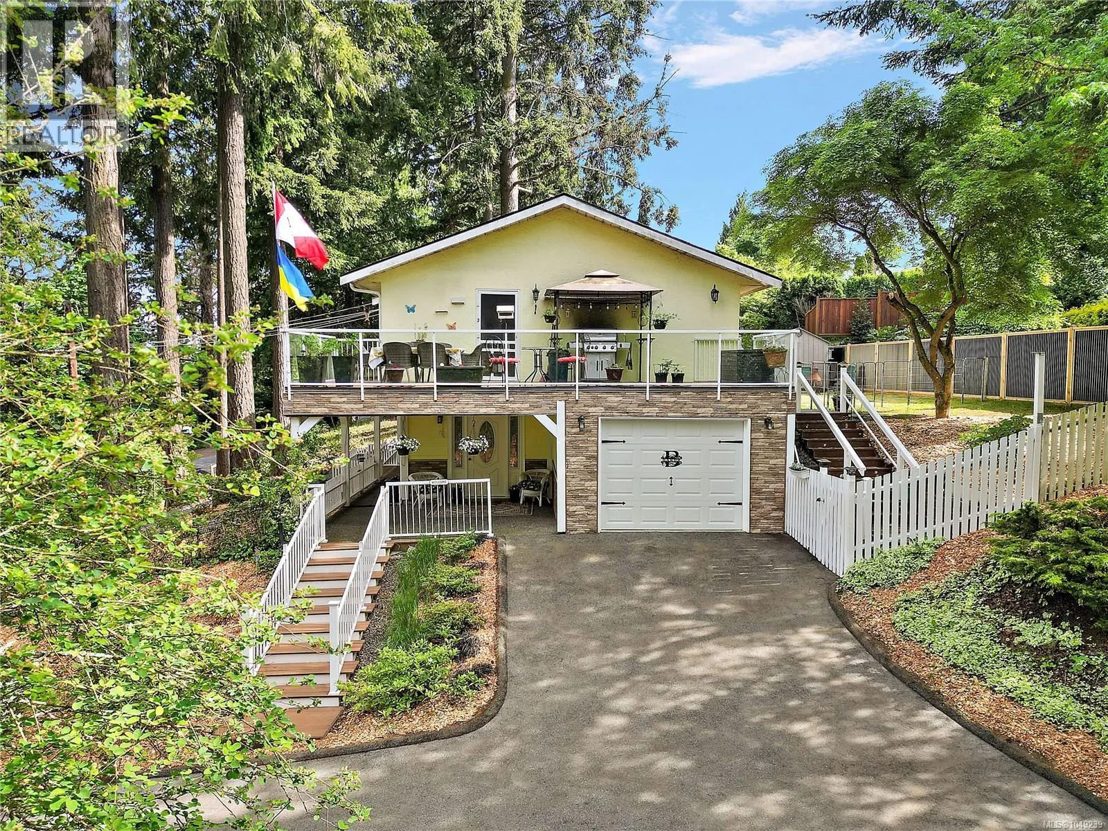 6864 East Saanich Rd